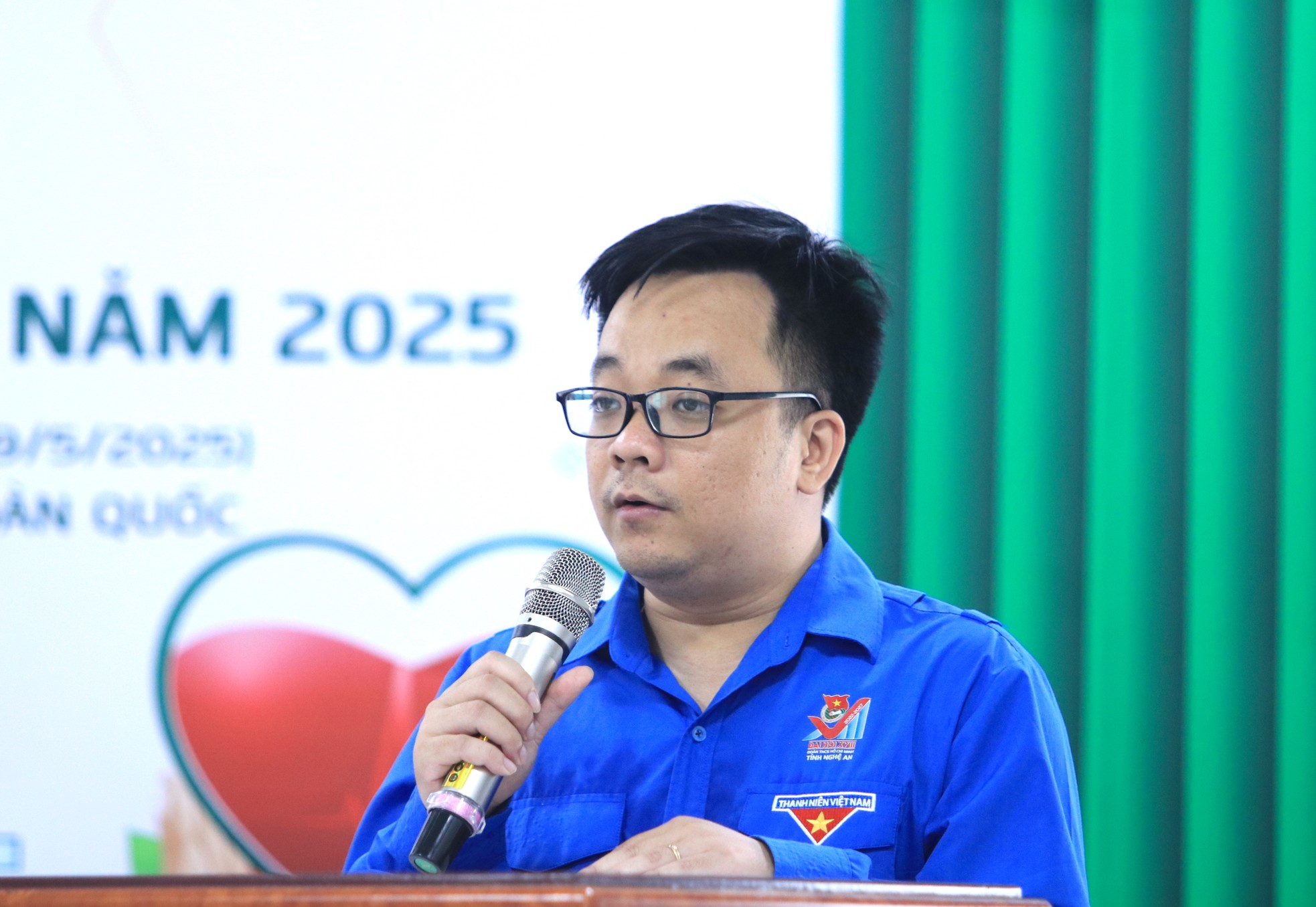 Thanh niên, người lao động xứ Nghệ 'trao giọt hồng - trao yêu thương' ảnh 4
