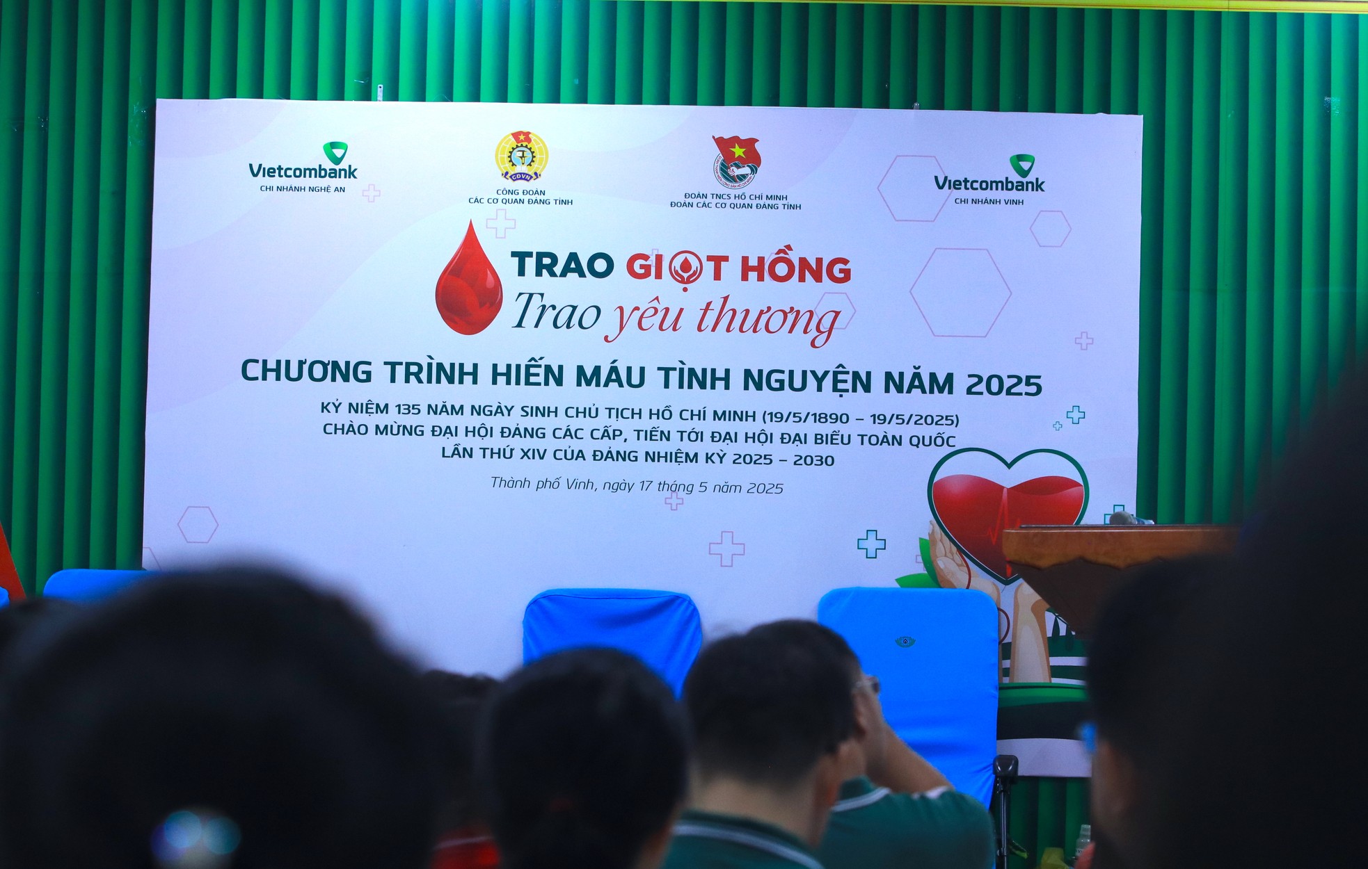Thanh niên, người lao động xứ Nghệ 'trao giọt hồng - trao yêu thương' ảnh 3