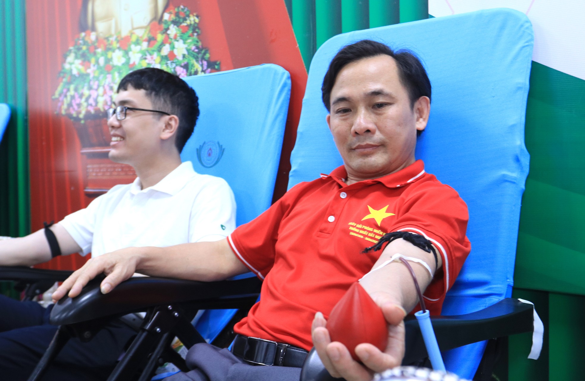 Thanh niên, người lao động xứ Nghệ 'trao giọt hồng - trao yêu thương' ảnh 7