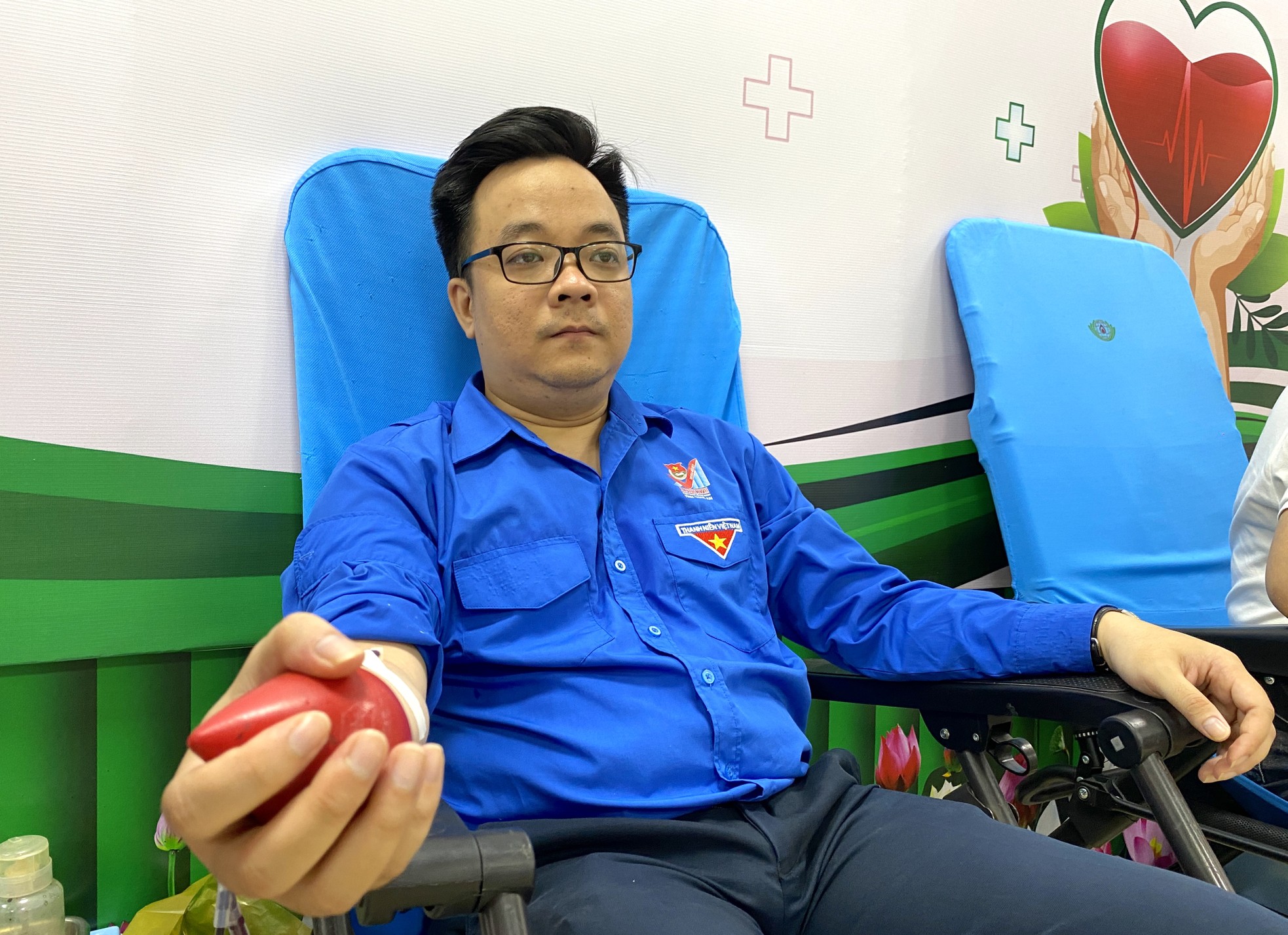 Thanh niên, người lao động xứ Nghệ 'trao giọt hồng - trao yêu thương' ảnh 9