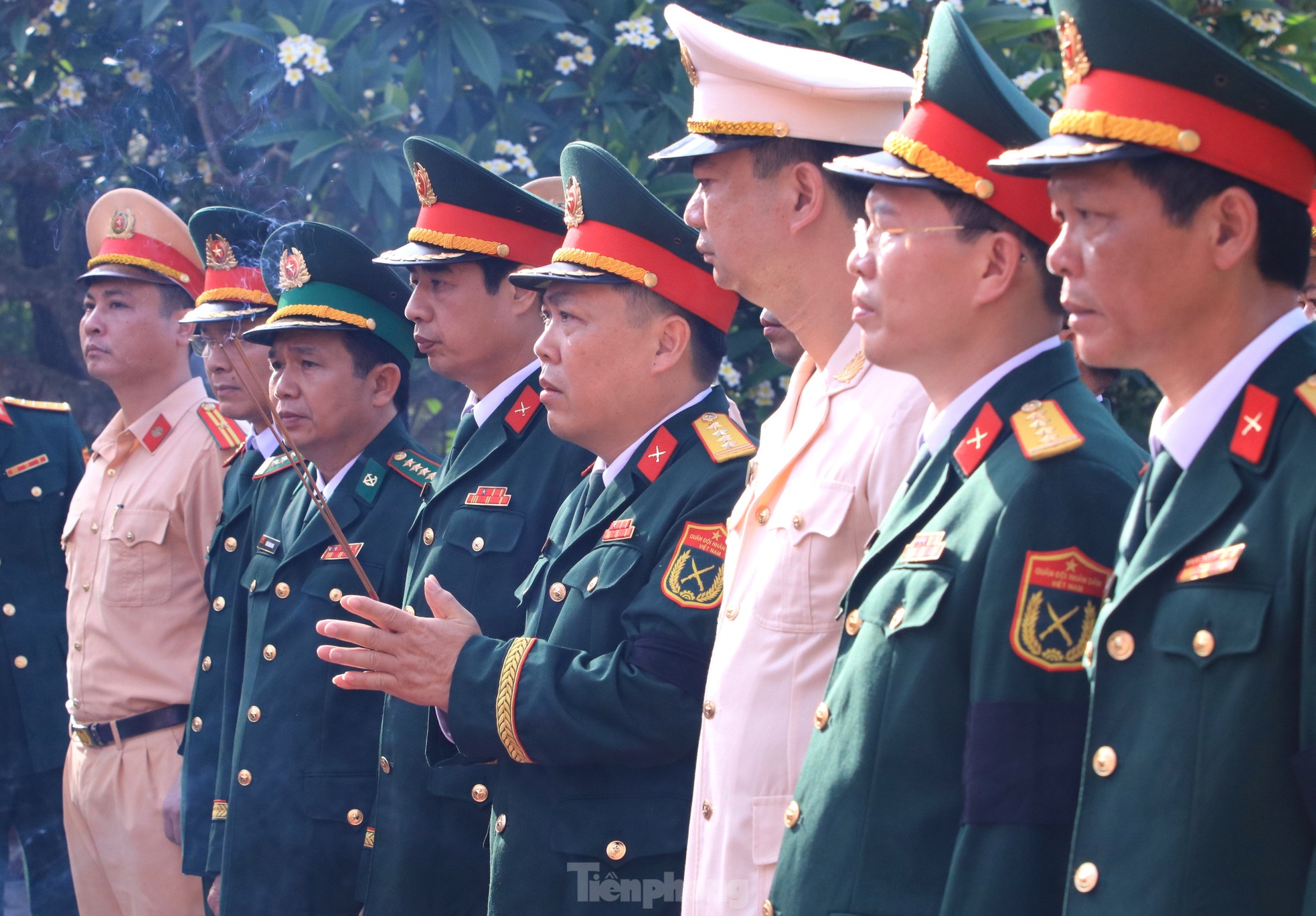 Trang trọng lễ an táng 76 liệt sĩ hy sinh ở Lào về với đất mẹ ảnh 12