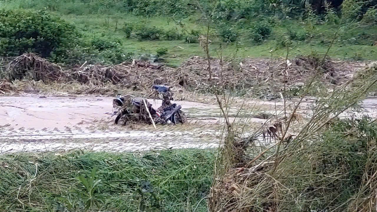 Cảnh tan hoang sau cơn lũ quét qua bản làng biên giới ở Nghệ An ảnh 7