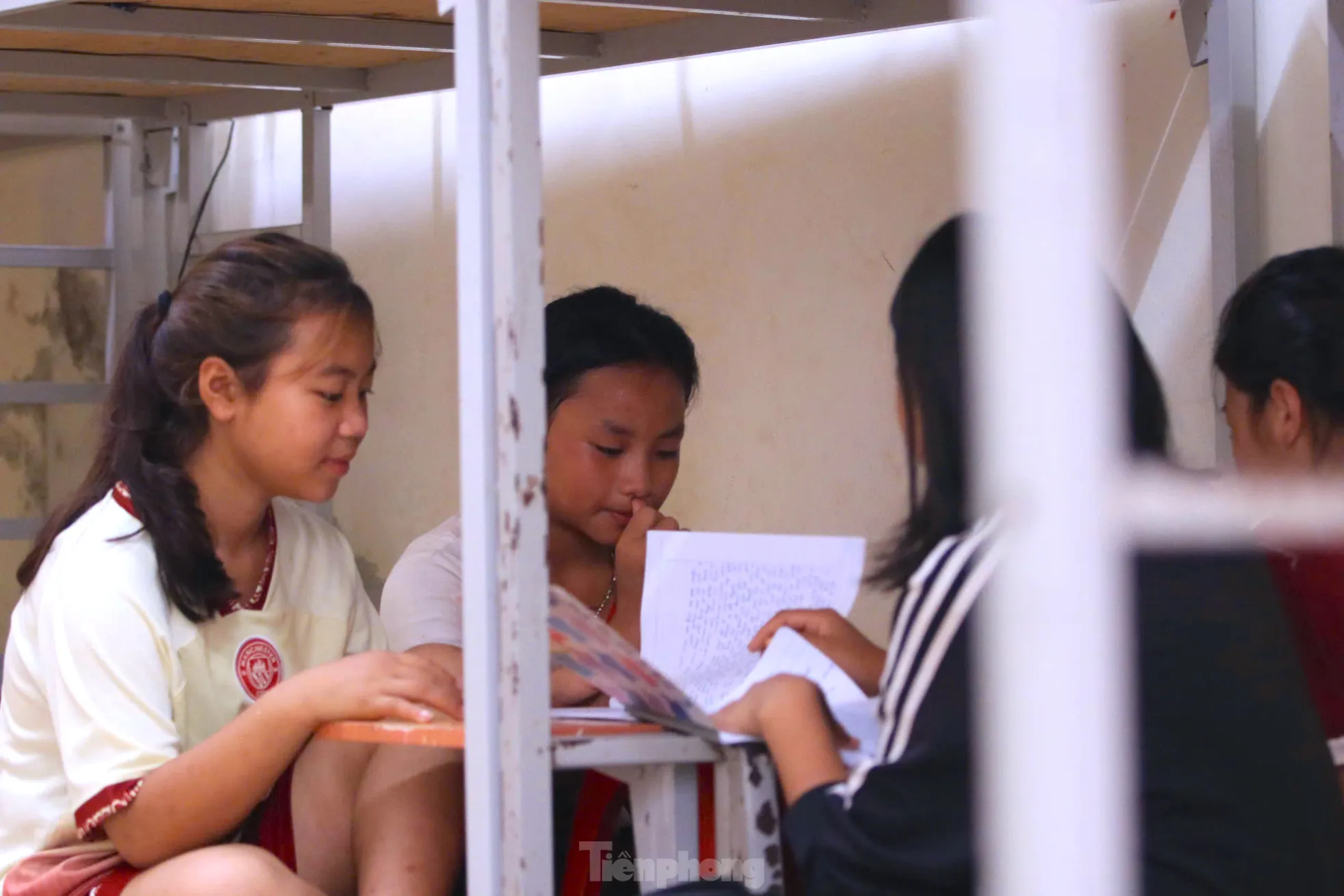 Những người bố mang quân hàm xanh đồng hành cùng các em học sinh dân tộc thiểu số ảnh 18