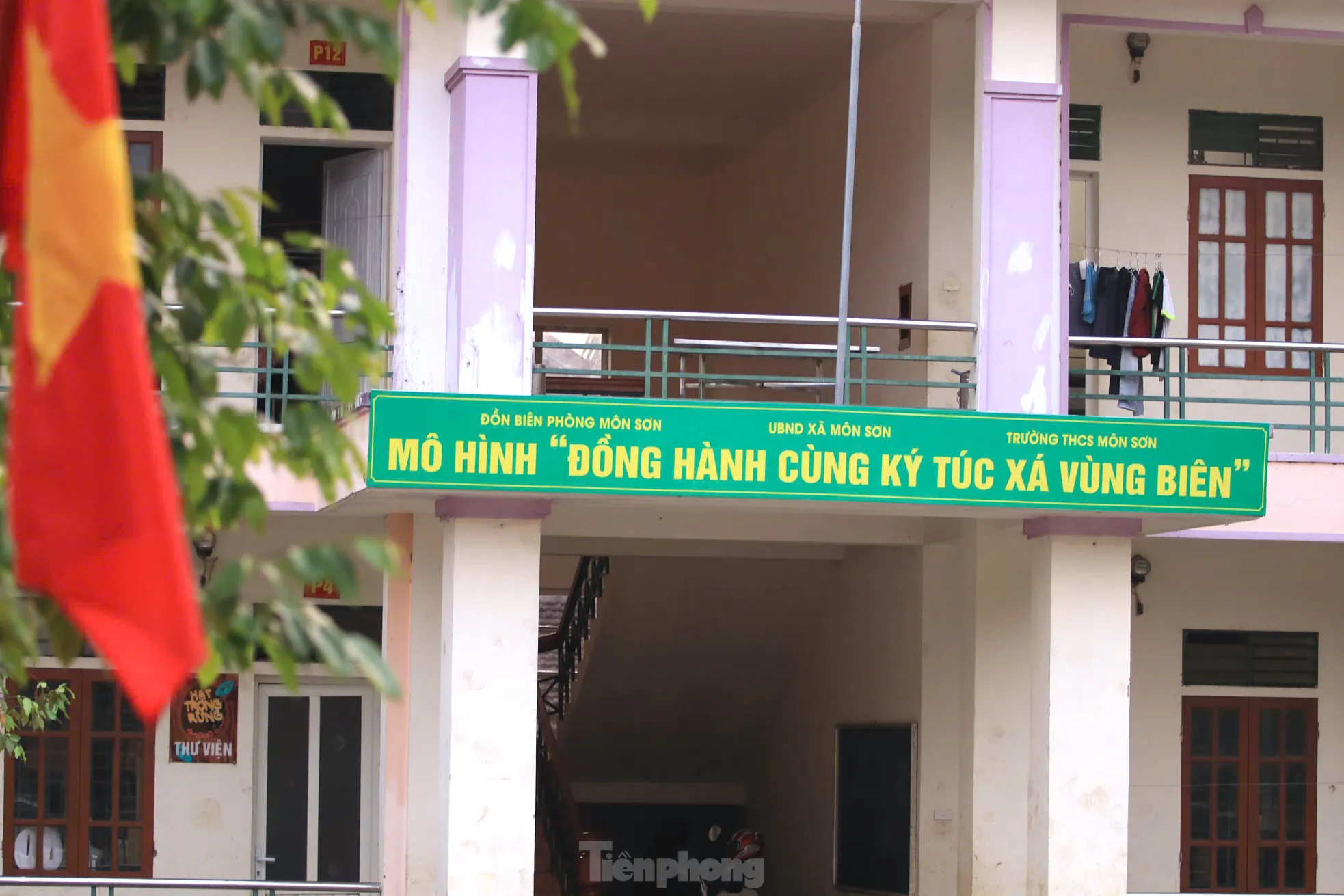 Những người bố mang quân hàm xanh đồng hành cùng các em học sinh dân tộc thiểu số ảnh 3
