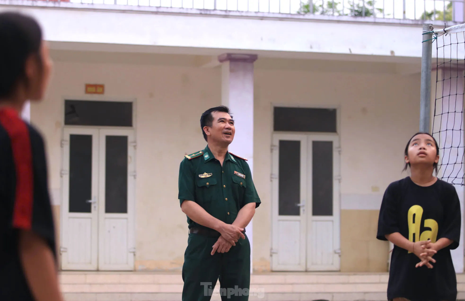 Những người bố mang quân hàm xanh đồng hành cùng các em học sinh dân tộc thiểu số ảnh 21