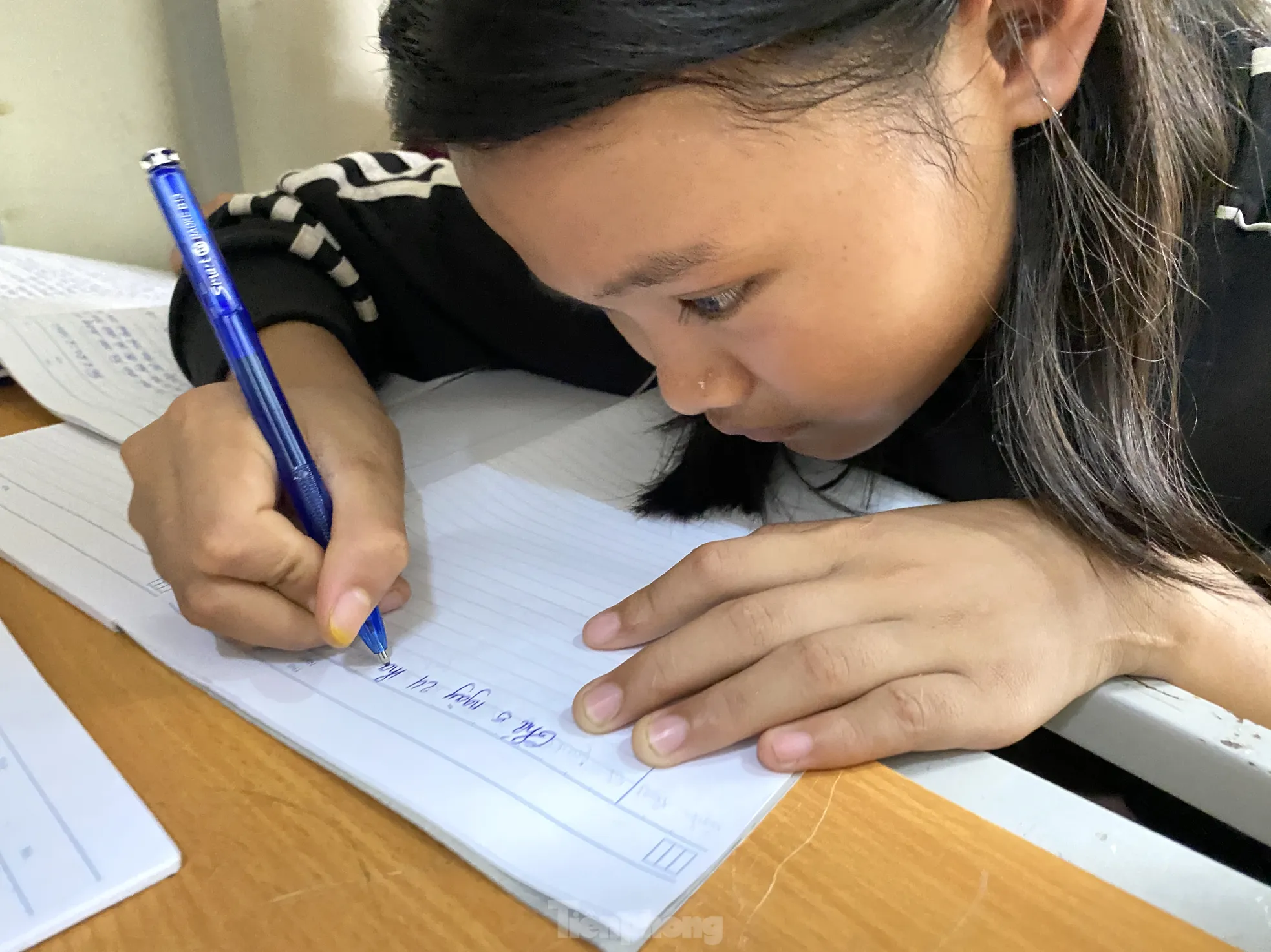 Những người bố mang quân hàm xanh đồng hành cùng các em học sinh dân tộc thiểu số ảnh 14