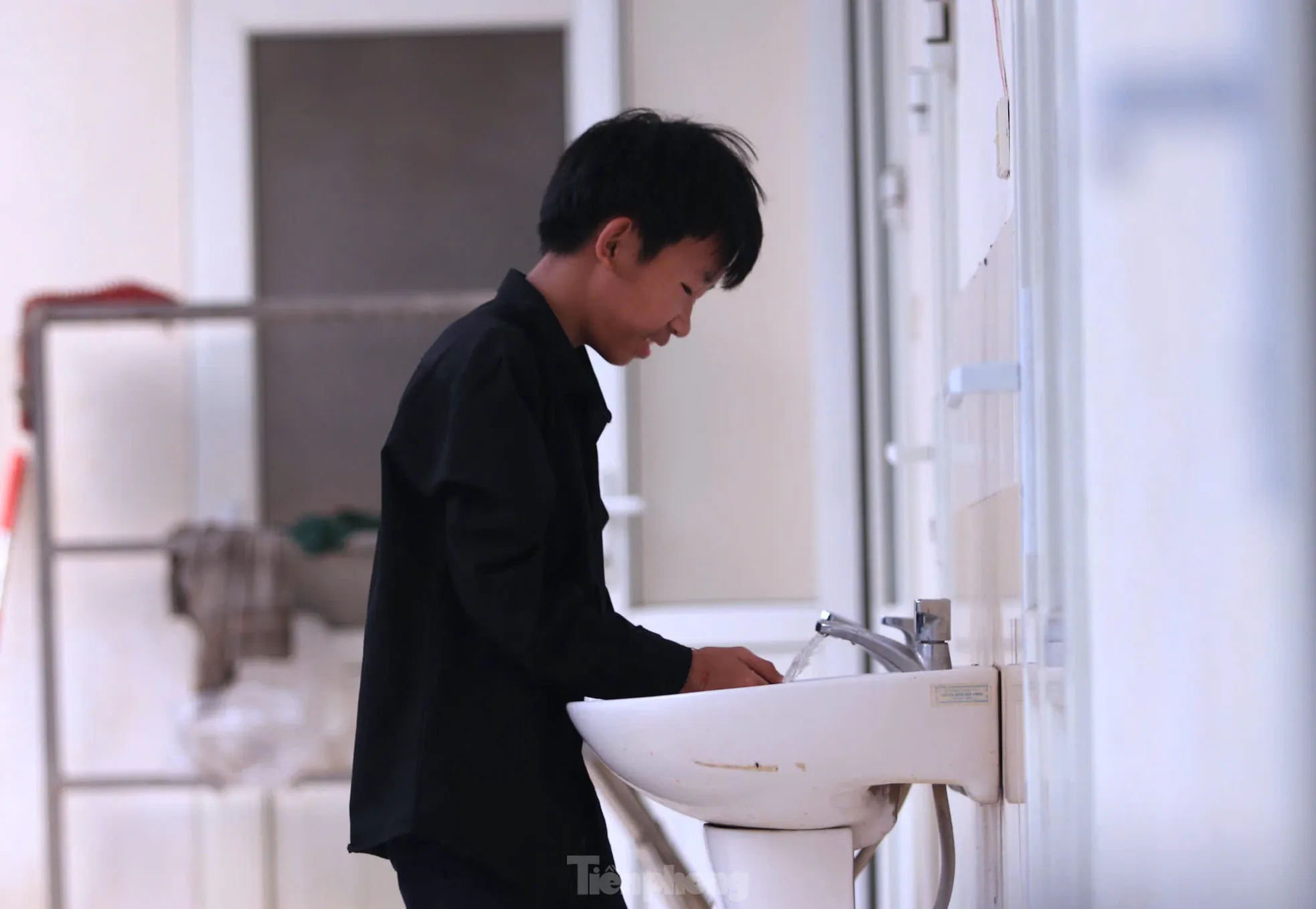 Những người bố mang quân hàm xanh đồng hành cùng các em học sinh dân tộc thiểu số ảnh 7