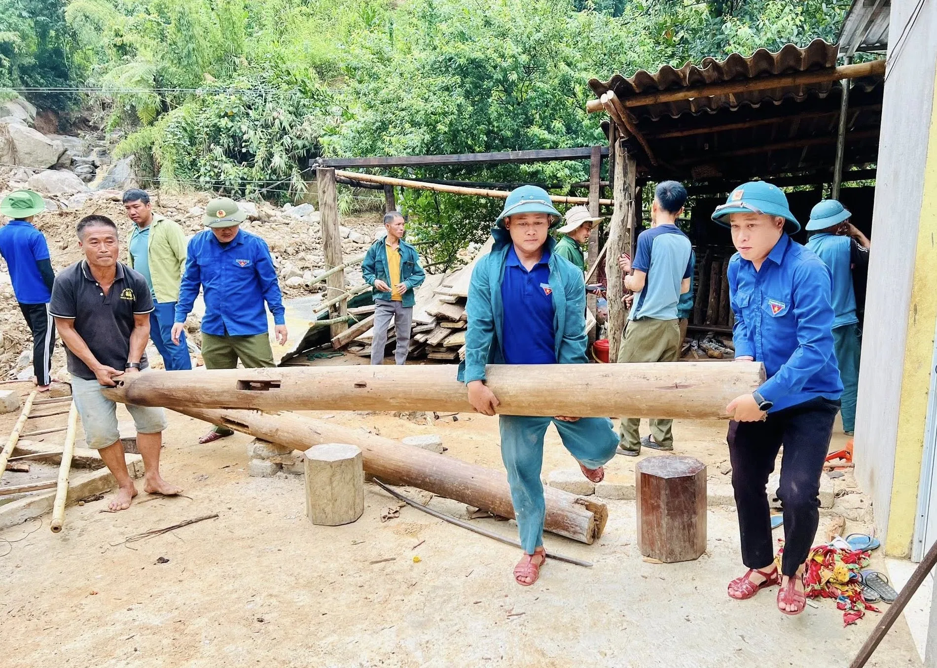 Huyện biên giới Nghệ An thiệt hại hàng chục tỉ đồng do mưa lũ ảnh 15