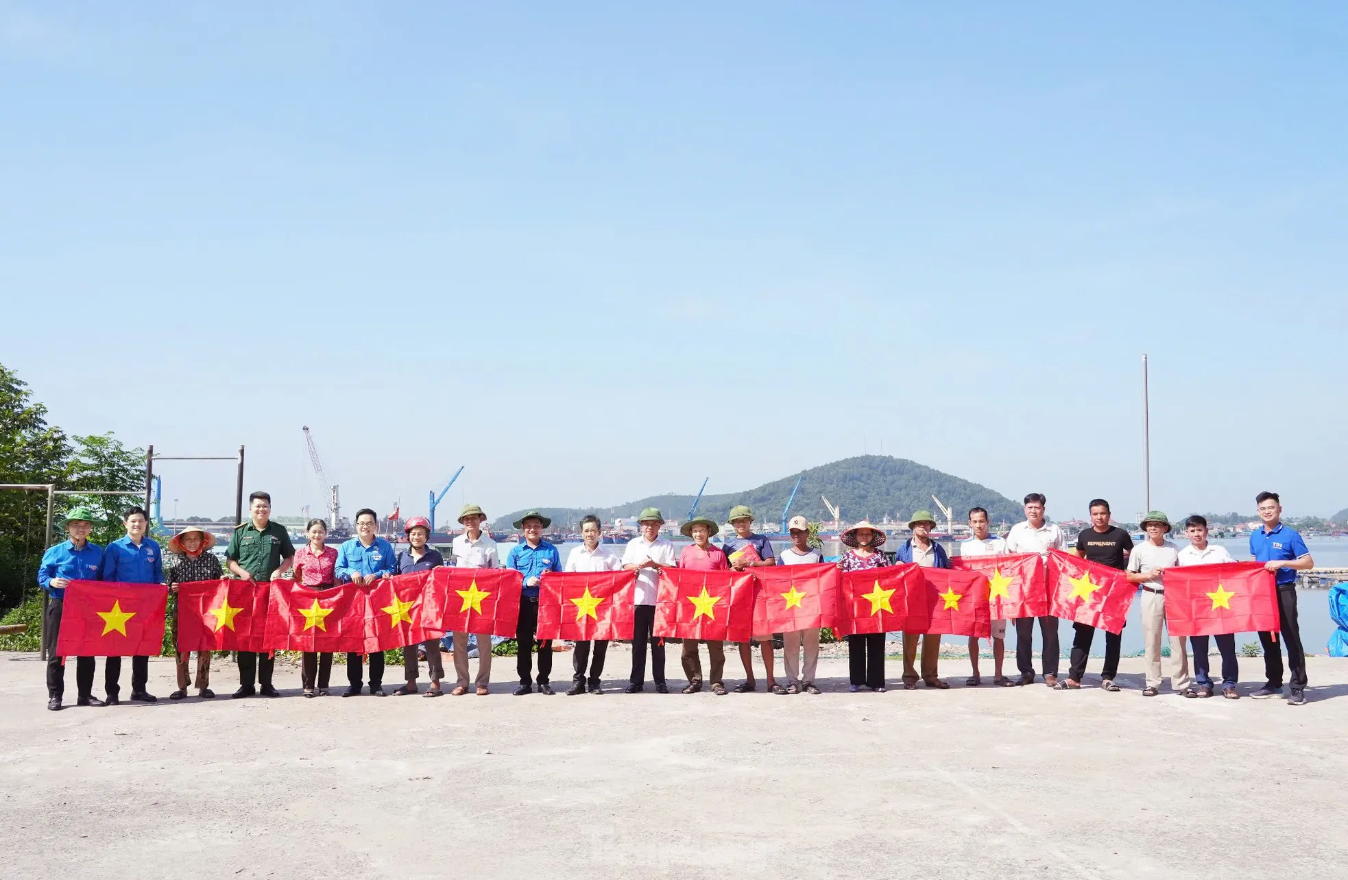 Tuổi trẻ Nghệ An ra quân Chiến dịch Kỳ nghỉ hồng 2025 ảnh 4
