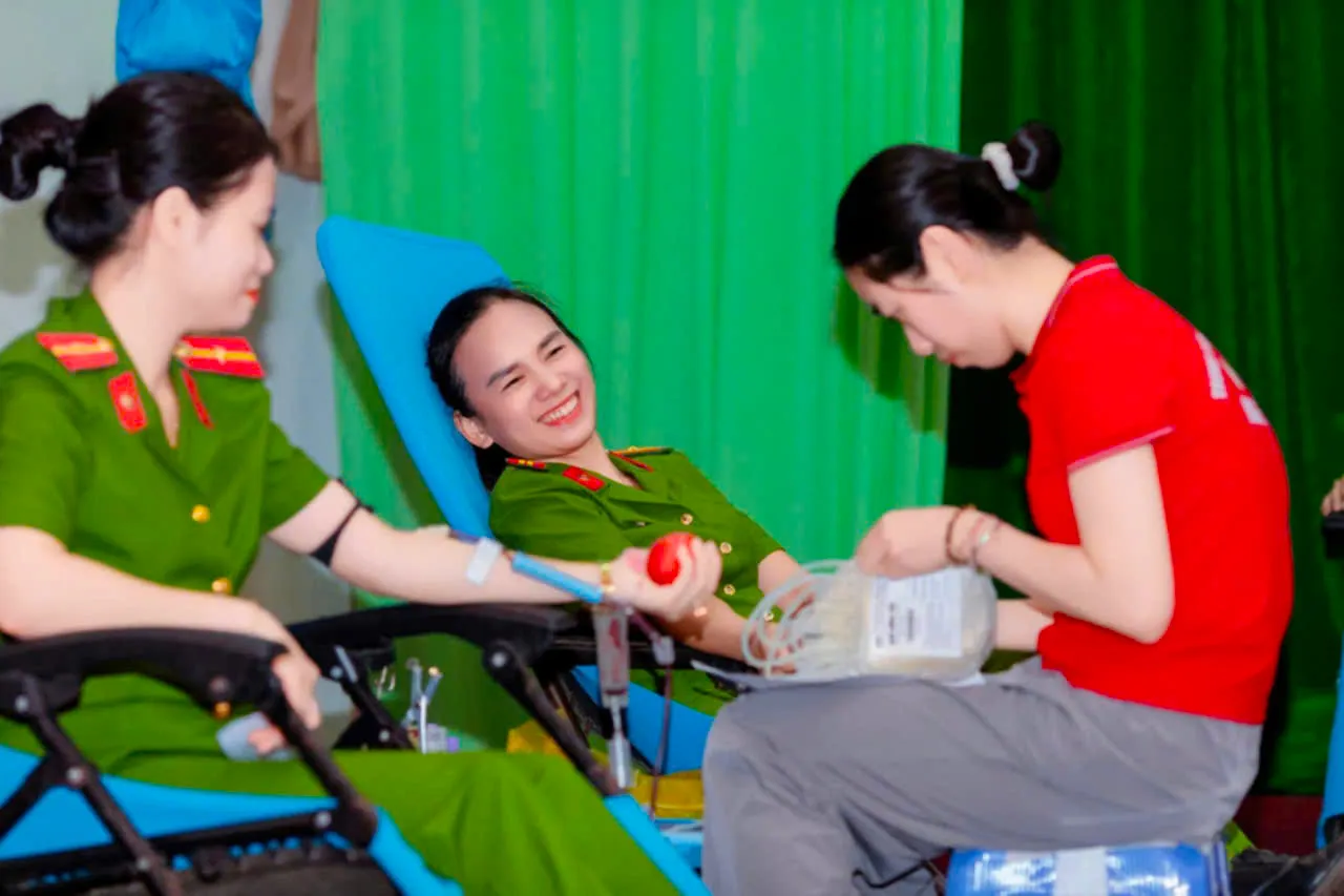 Nguồn dự trữ cạn kiệt, bệnh nhân mòn mỏi chờ máu để điều trị ảnh 16