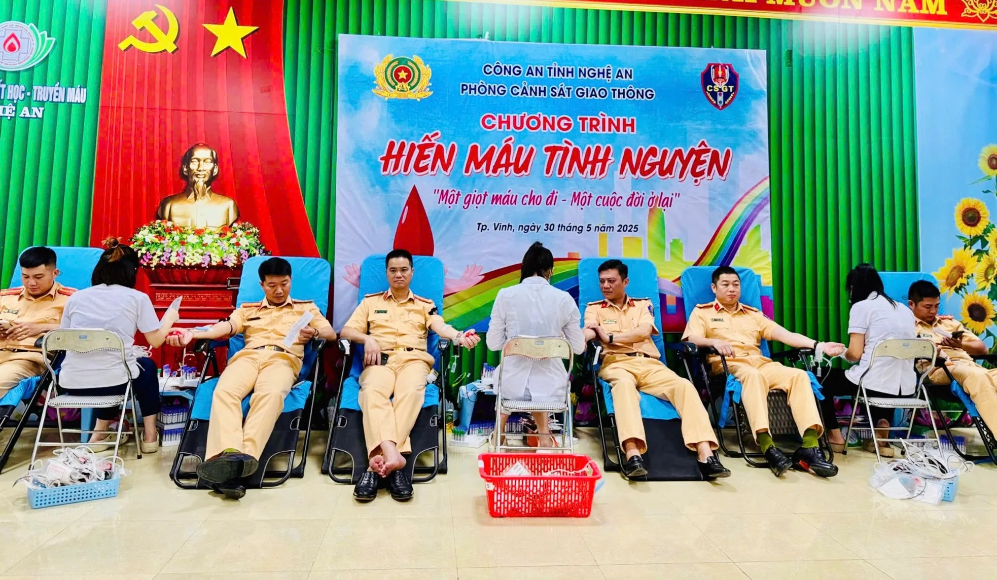 Nguồn dự trữ cạn kiệt, bệnh nhân mòn mỏi chờ máu để điều trị ảnh 9