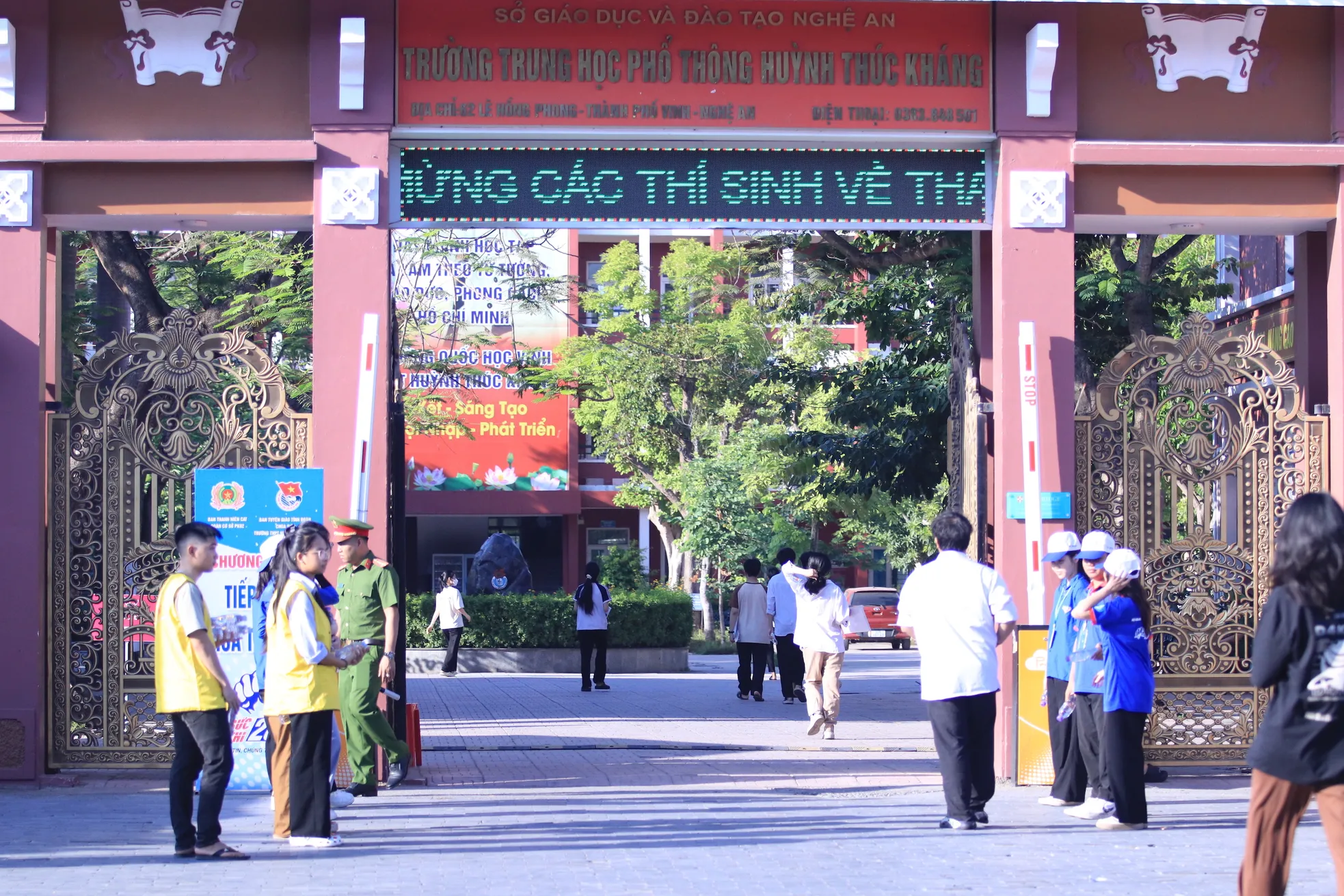 Sắc xanh tình nguyện đồng hành sĩ tử vượt vũ môn ảnh 3