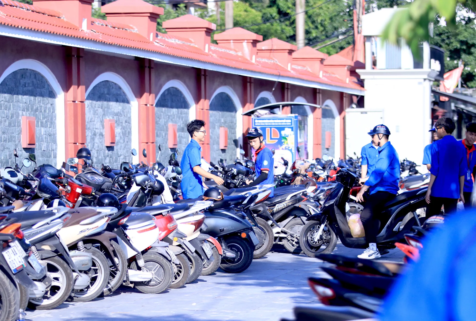 Sắc xanh tình nguyện đồng hành sĩ tử vượt vũ môn ảnh 6