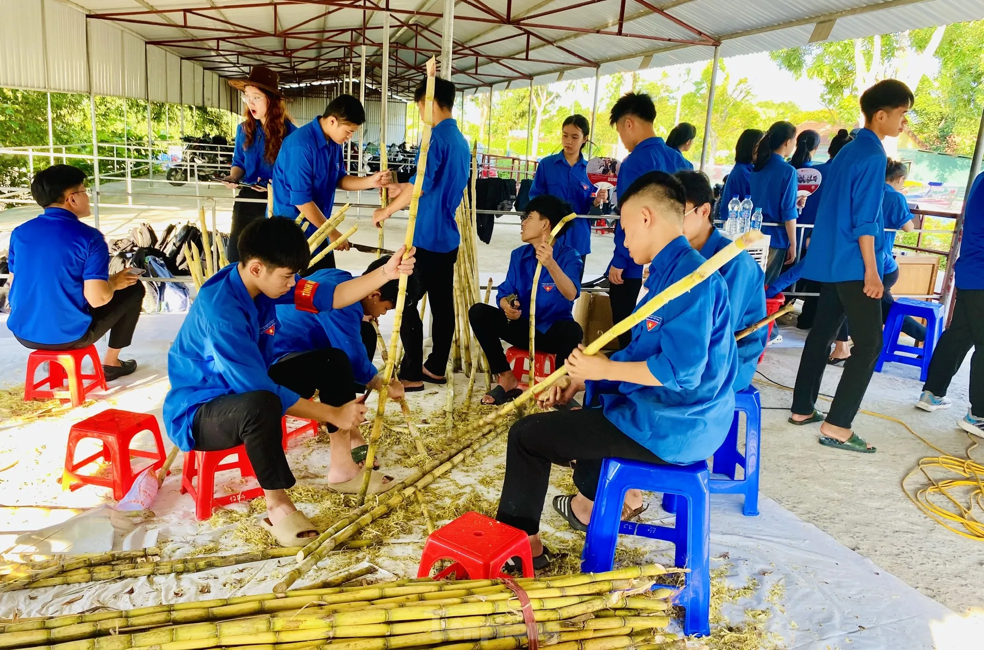 Sắc xanh tình nguyện đồng hành sĩ tử vượt vũ môn ảnh 17