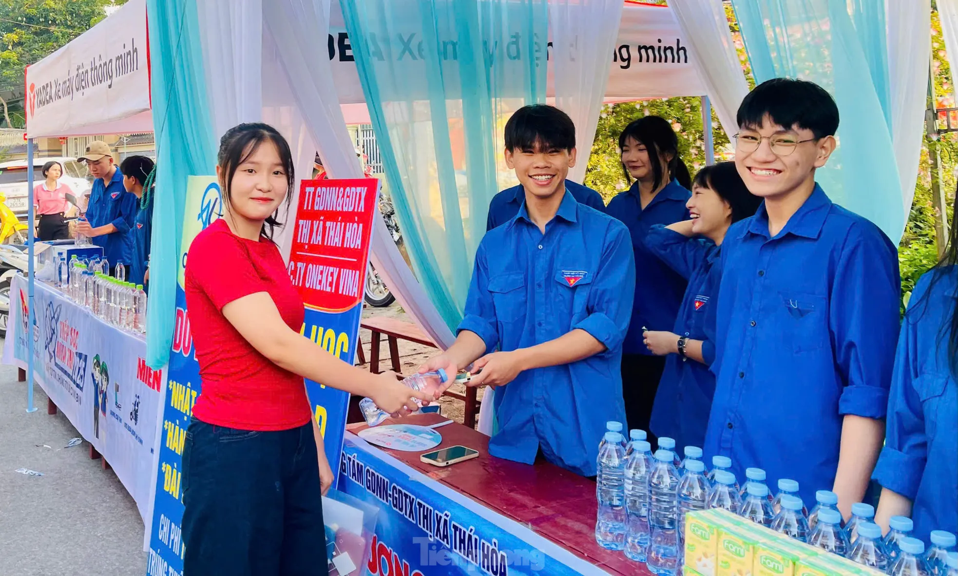 Sắc xanh tình nguyện đồng hành sĩ tử vượt vũ môn ảnh 14