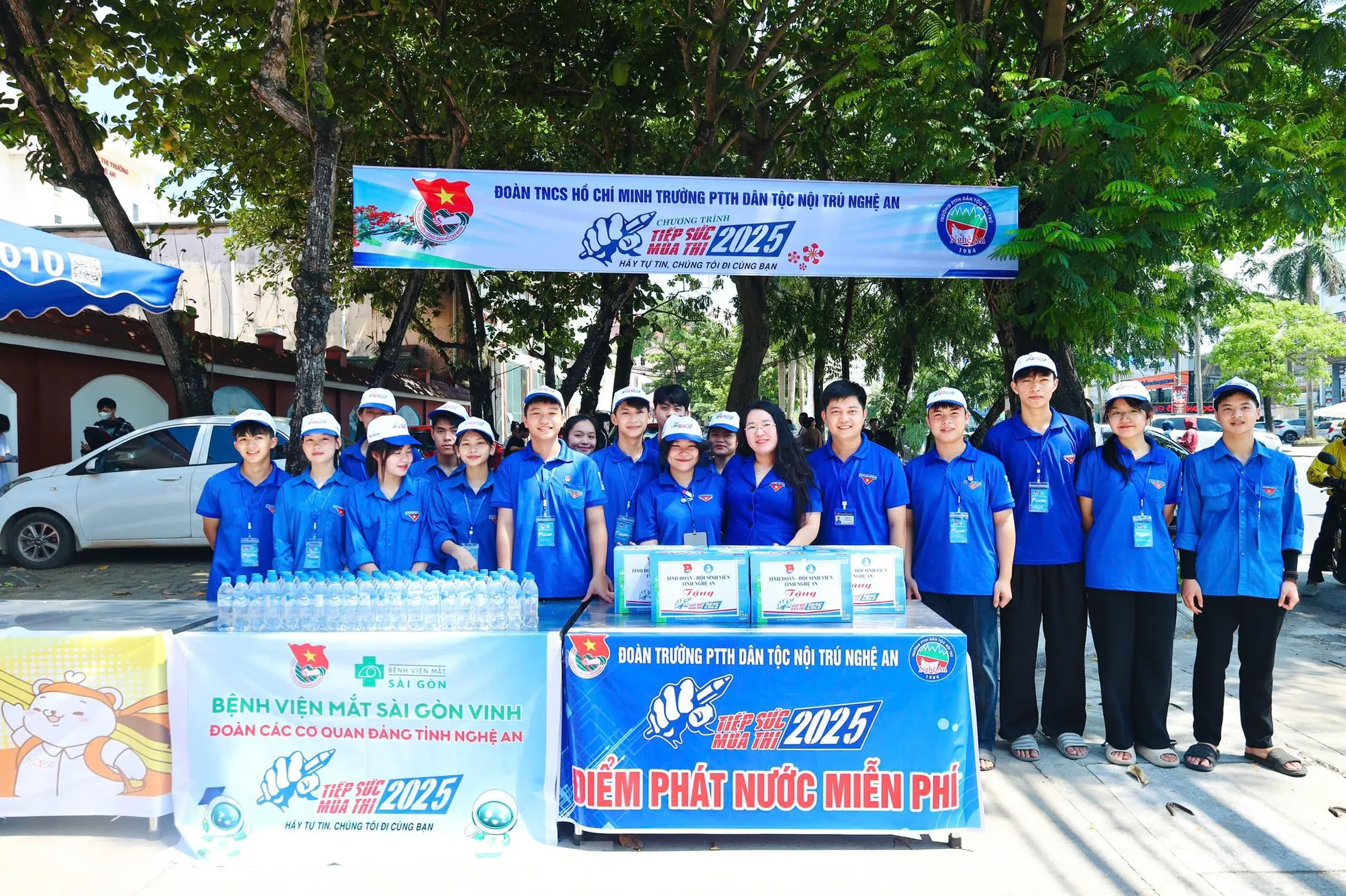 Sắc xanh tình nguyện đồng hành sĩ tử vượt vũ môn ảnh 19