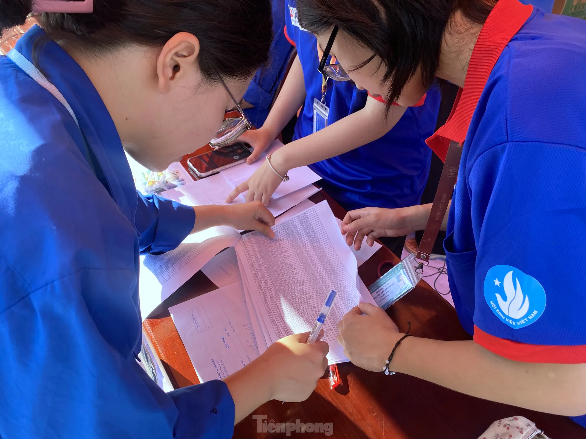Sắc xanh tình nguyện đồng hành sĩ tử vượt vũ môn ảnh 8
