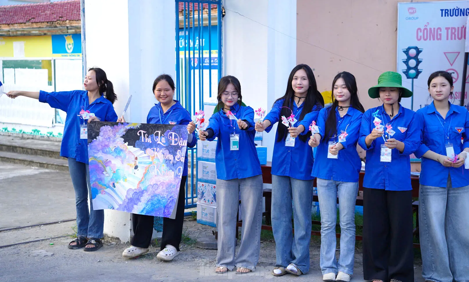 Sắc xanh tình nguyện đồng hành sĩ tử vượt vũ môn ảnh 13
