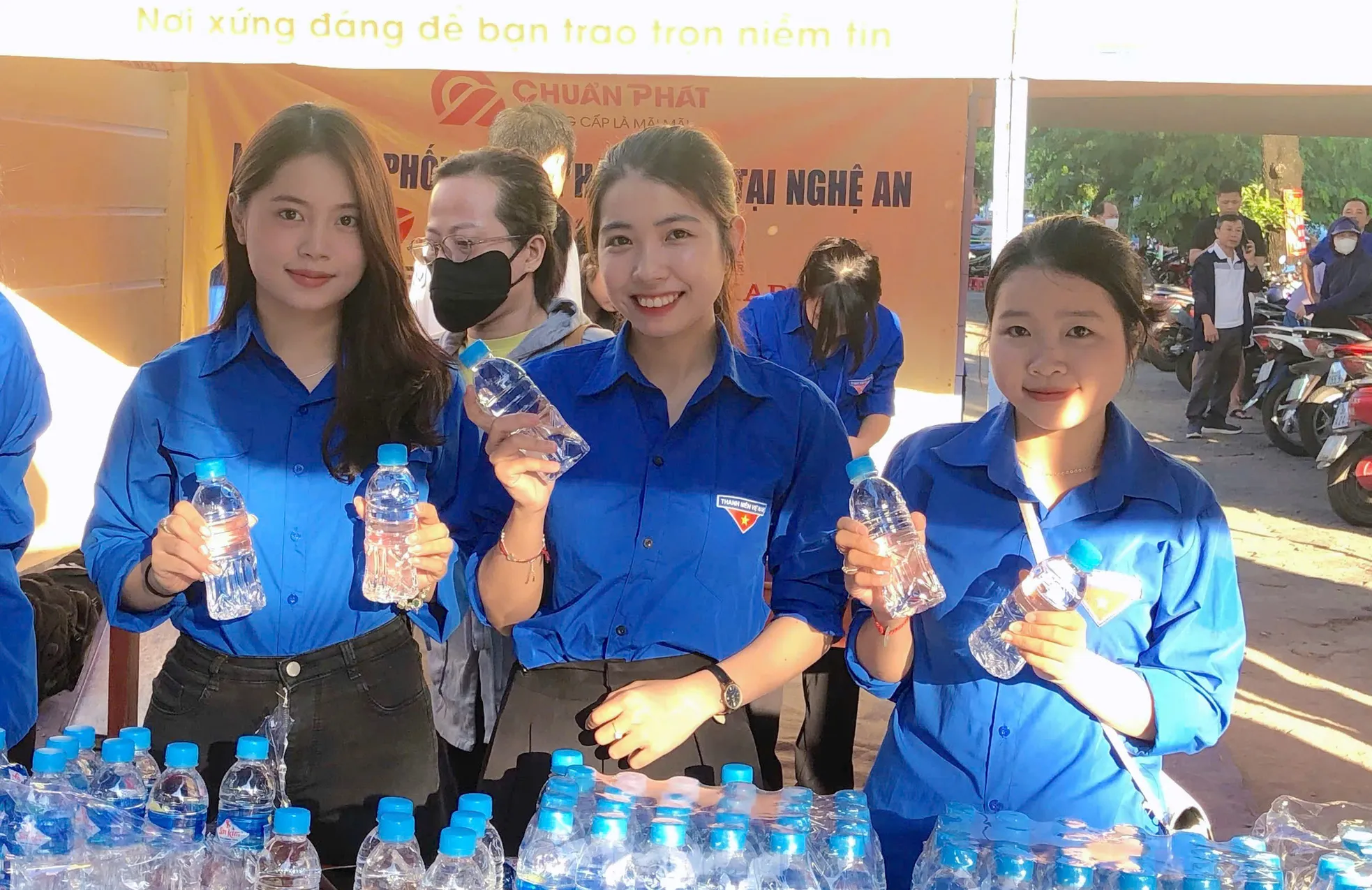 Sắc xanh tình nguyện đồng hành sĩ tử vượt vũ môn ảnh 12