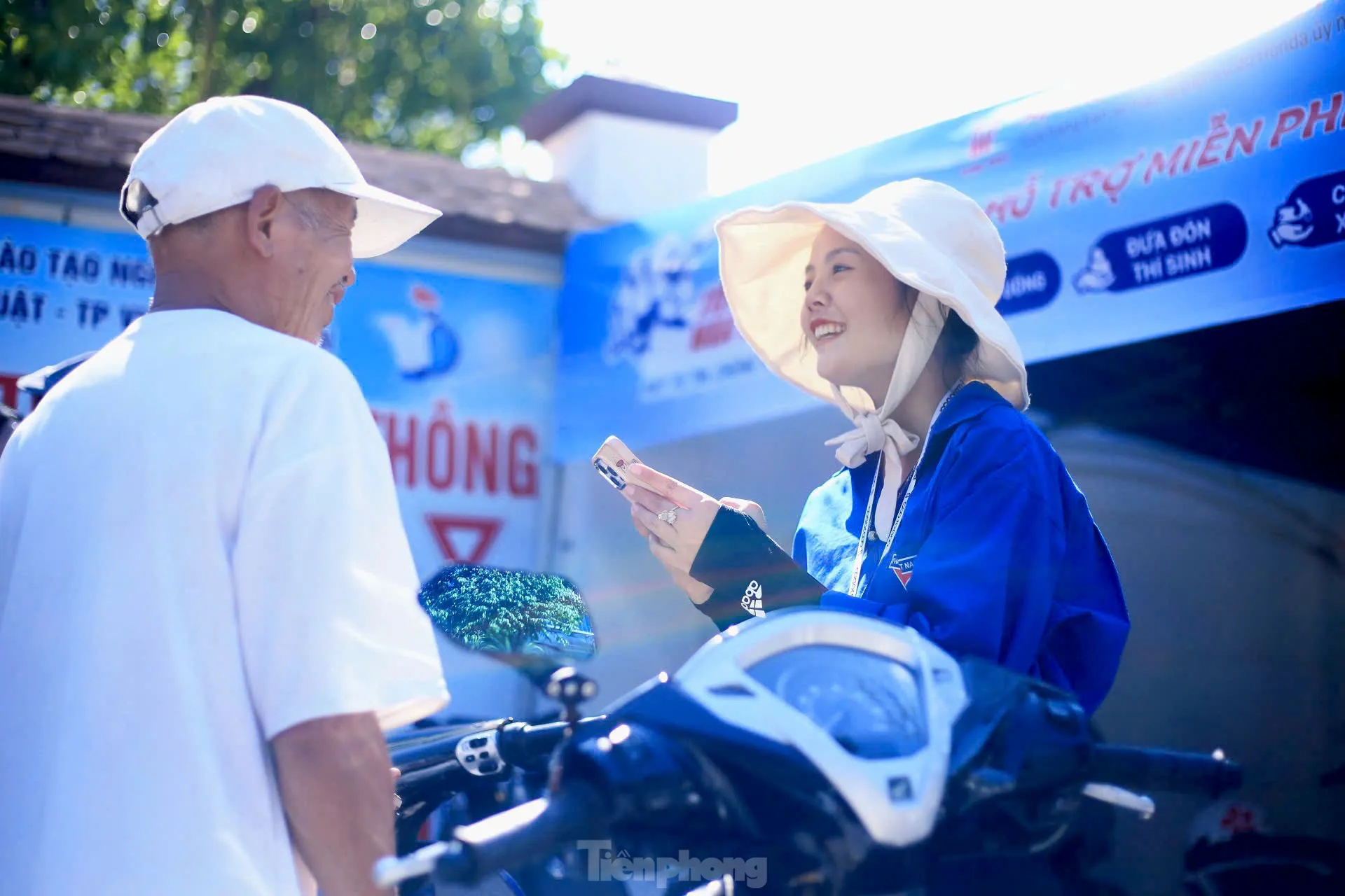 Sắc xanh tình nguyện đồng hành sĩ tử vượt vũ môn ảnh 11
