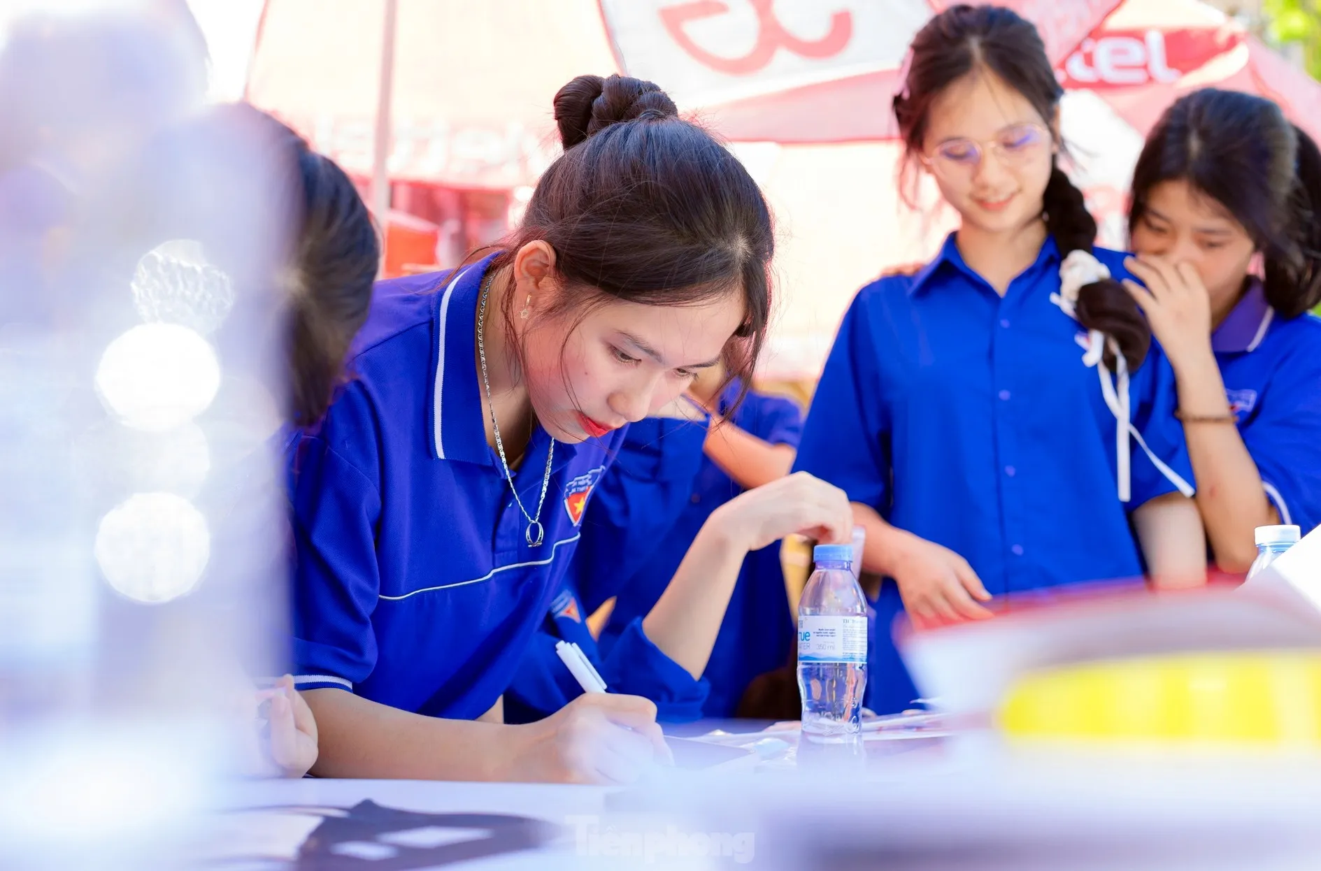 Bóng hồng tình nguyện tiếp sức mùa thi 2025 ảnh 2