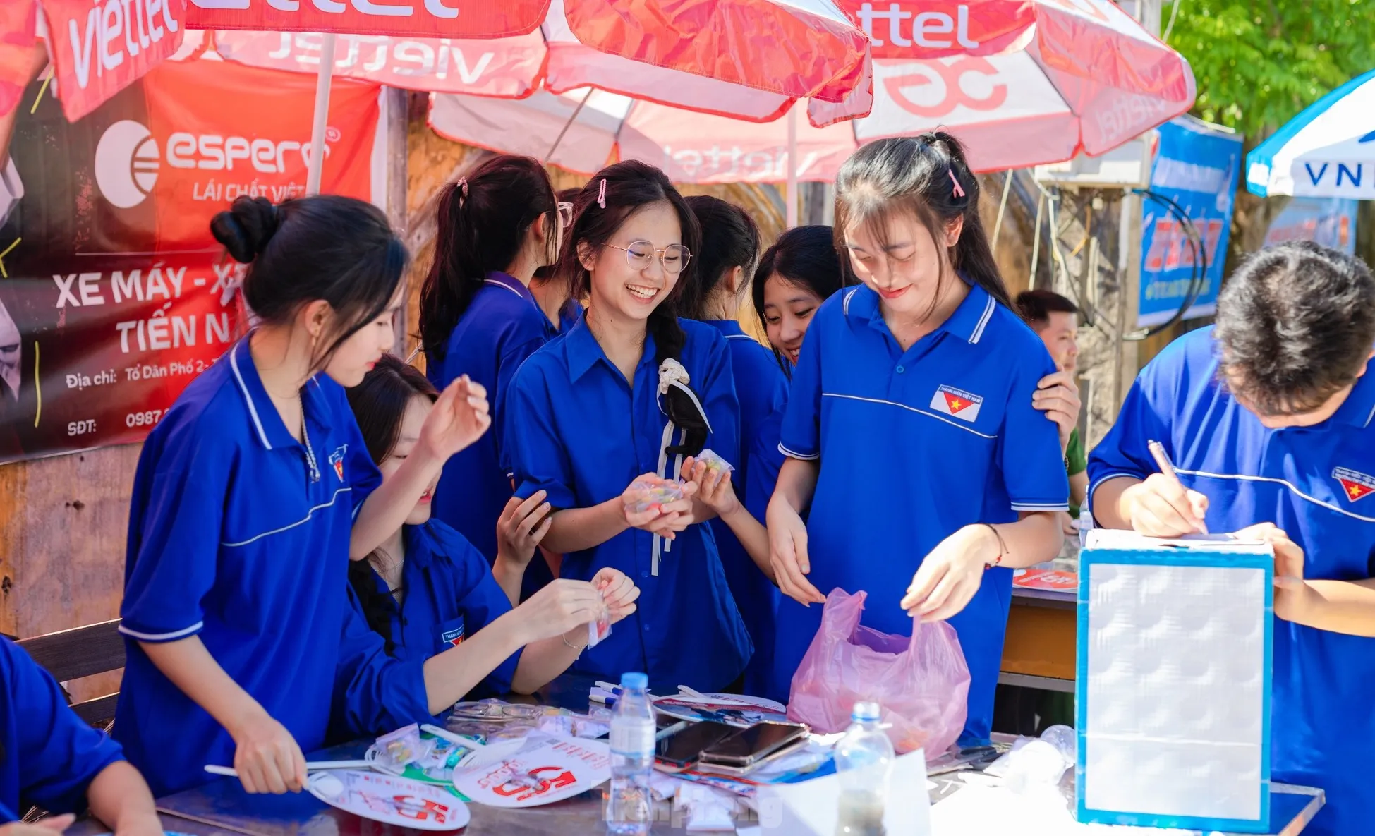 Bóng hồng tình nguyện tiếp sức mùa thi 2025 ảnh 9