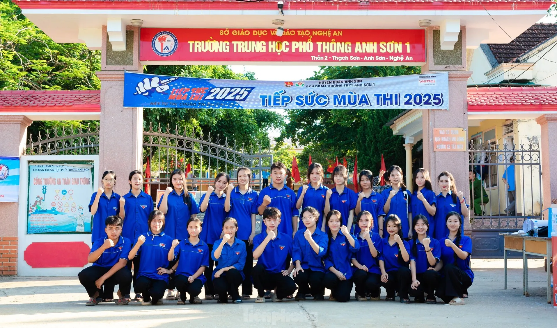 Bóng hồng tình nguyện tiếp sức mùa thi 2025 ảnh 1