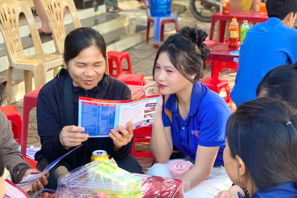 Bóng hồng tình nguyện tiếp sức mùa thi 2025 ảnh 16