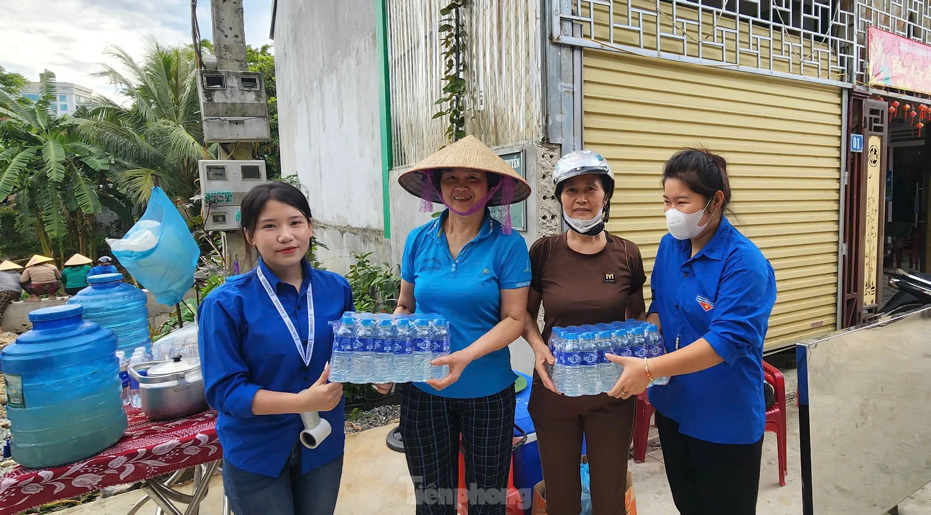 Tuổi trẻ Nghệ An dầm mình dưới nước nạo vét, làm sạch khe suối ảnh 15