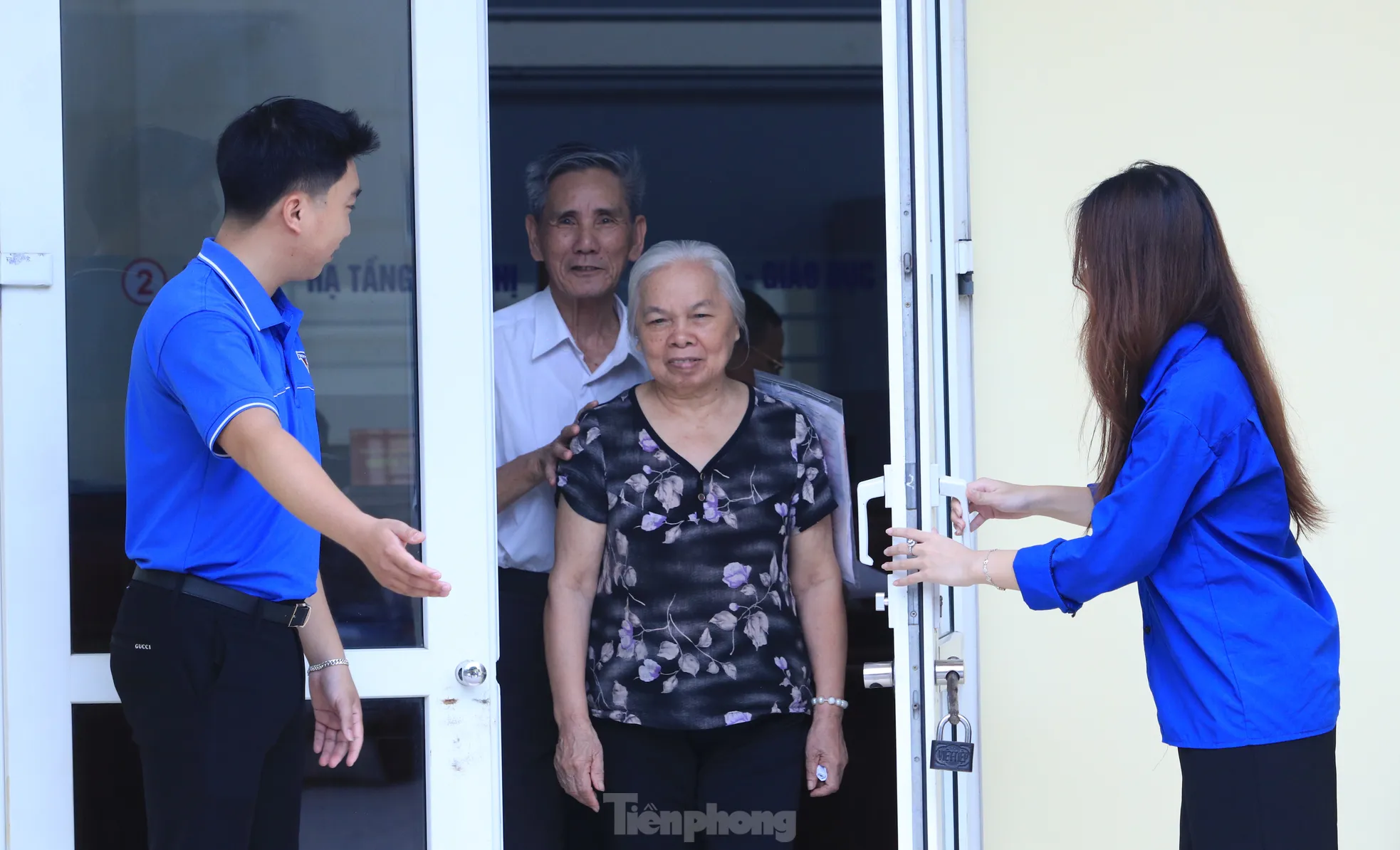 'Ai cũng vui vẻ vì thủ tục được giải quyết nhanh gọn' ảnh 2