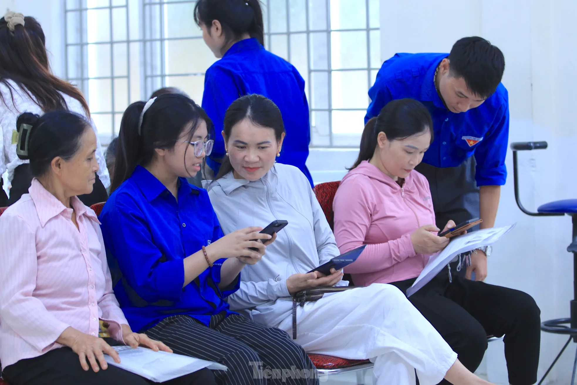 'Ai cũng vui vẻ vì thủ tục được giải quyết nhanh gọn' ảnh 13