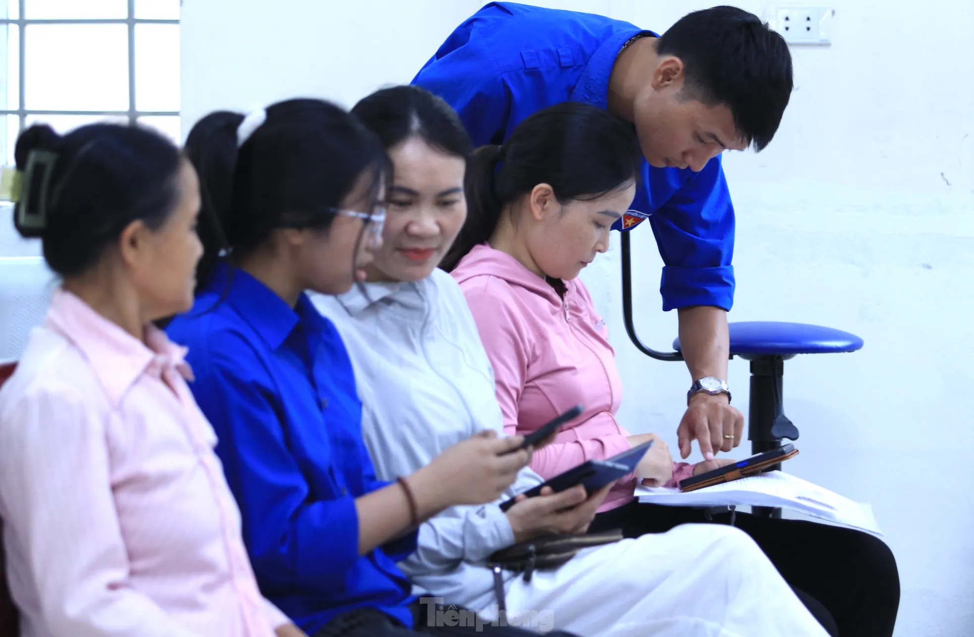 'Ai cũng vui vẻ vì thủ tục được giải quyết nhanh gọn' ảnh 14