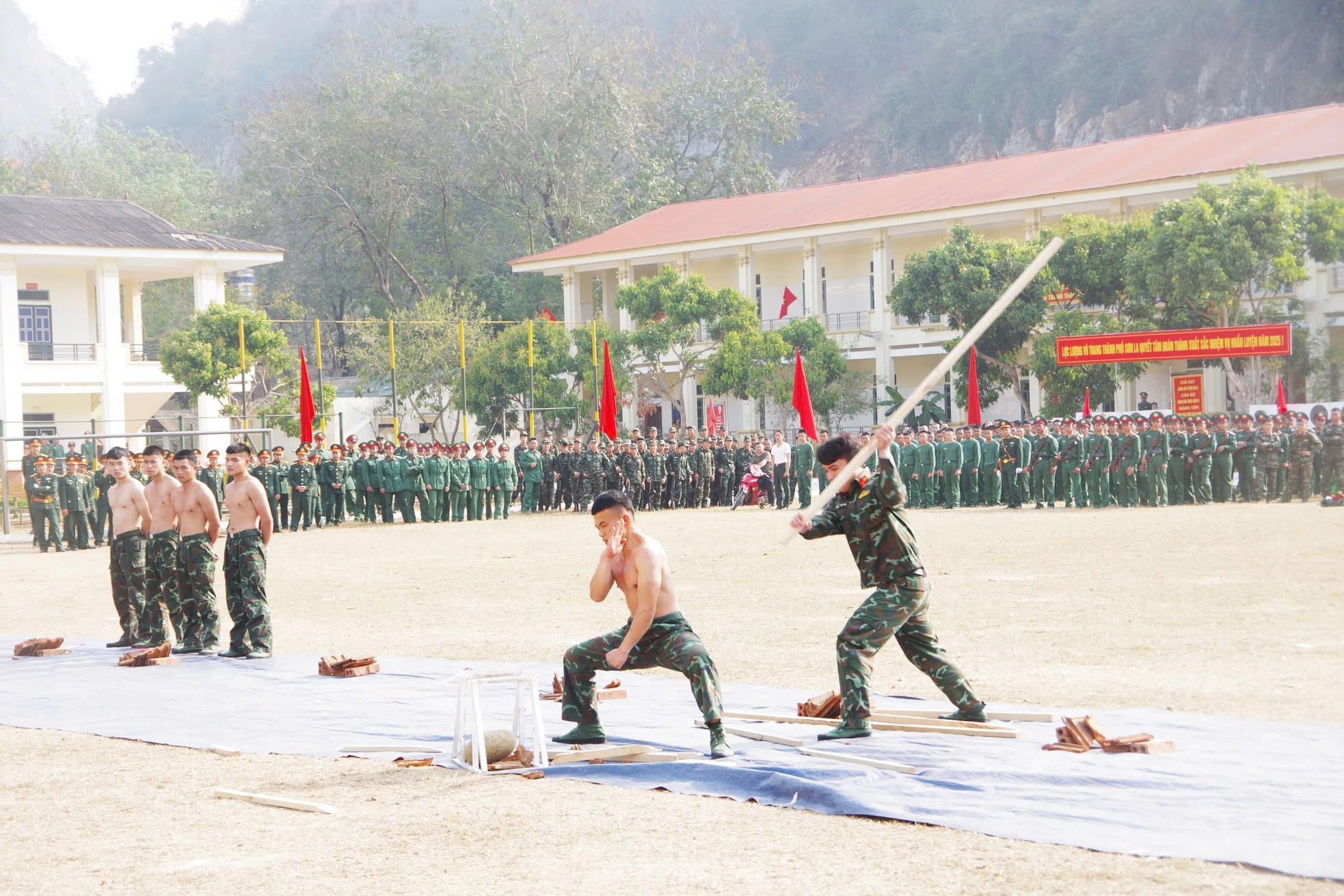 Lực lượng vũ trang Sơn La ra quân huấn luyện với tinh thần ‘thần tốc, quyết thắng’ ảnh 8