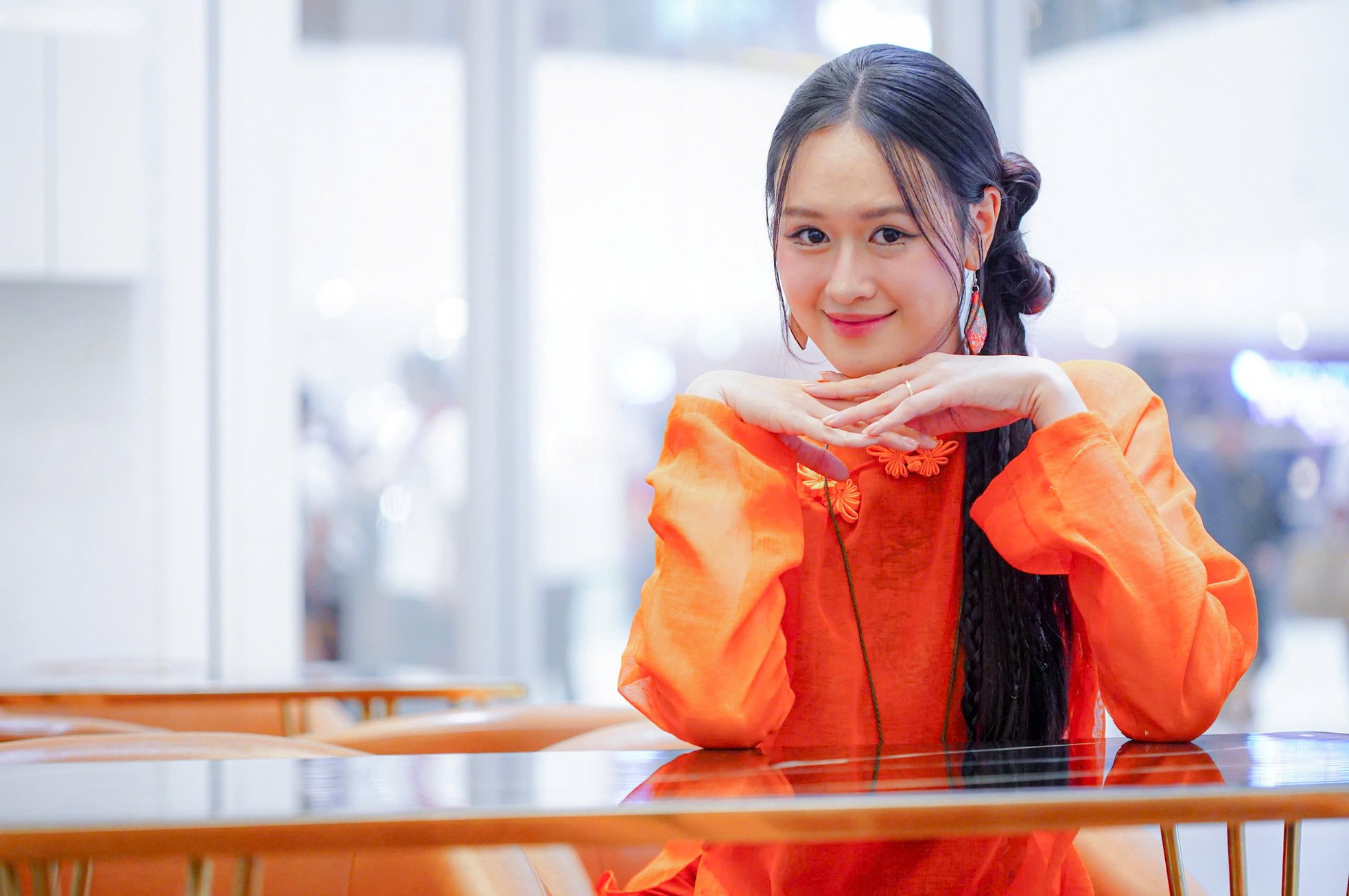 Vợ diễn viên Anh Đức: 'Tôi không nói chuyện với ai trên phim trường' ảnh 9