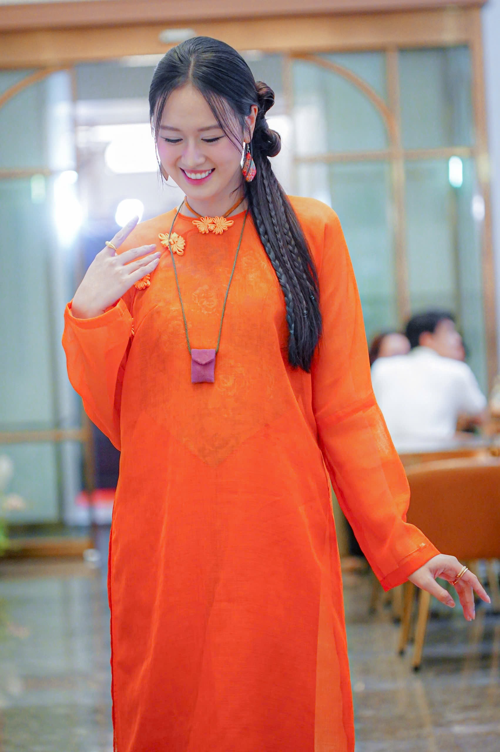 Vợ diễn viên Anh Đức: 'Tôi không nói chuyện với ai trên phim trường' ảnh 7