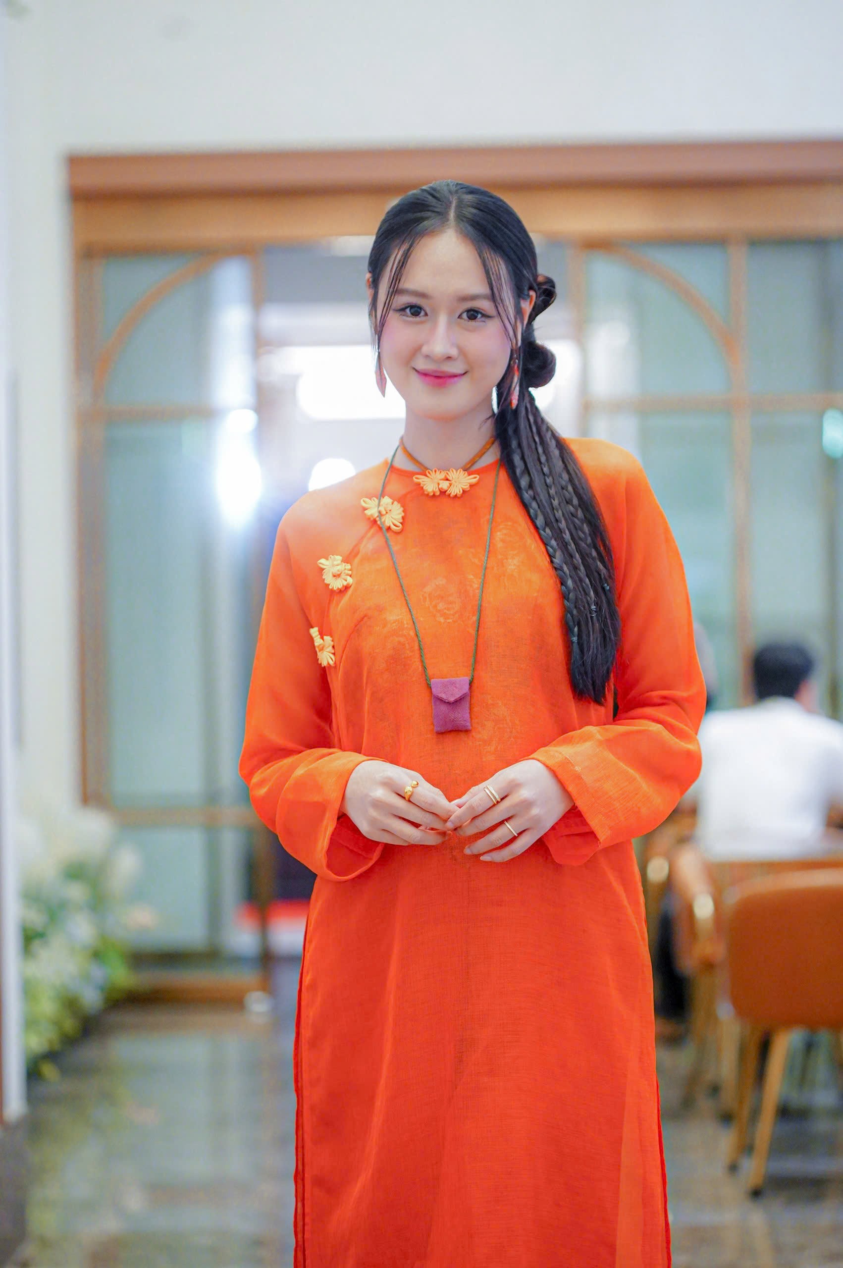 Vợ diễn viên Anh Đức: 'Tôi không nói chuyện với ai trên phim trường' ảnh 4