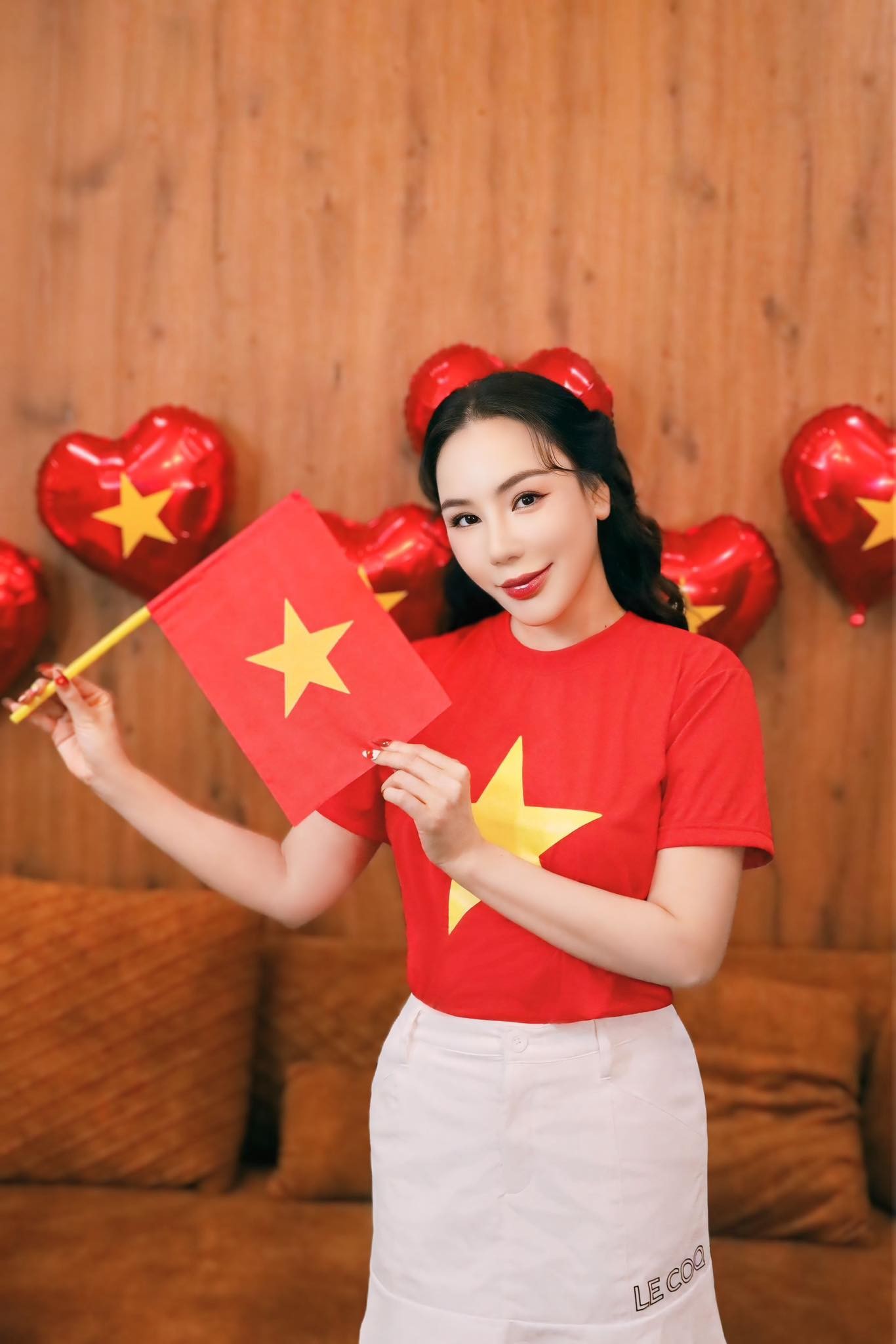 Nghệ sĩ xuống đường mừng đại lễ 30/4 ảnh 14