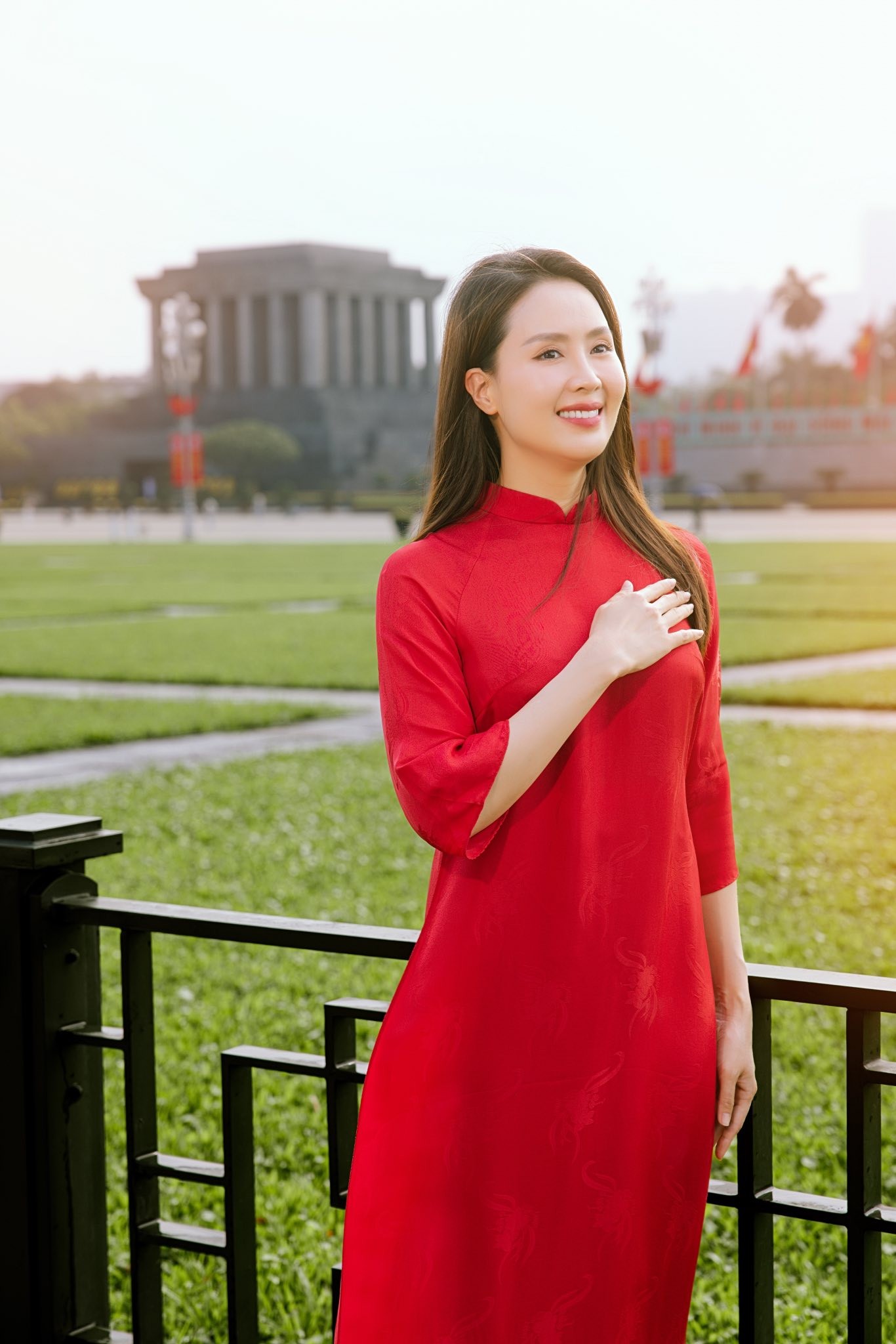 Nghệ sĩ xuống đường mừng đại lễ 30/4 ảnh 9