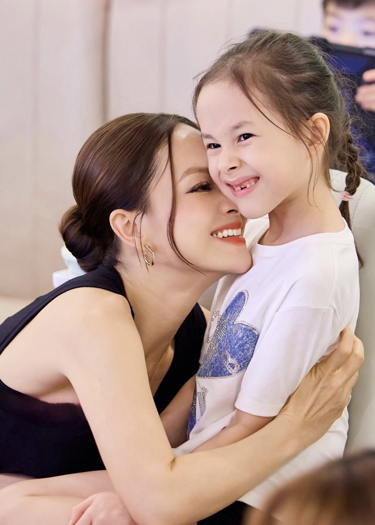 Showbiz 17/5: Đoàn Di Băng xin lỗi, khán giả phẫn nộ ảnh 3
