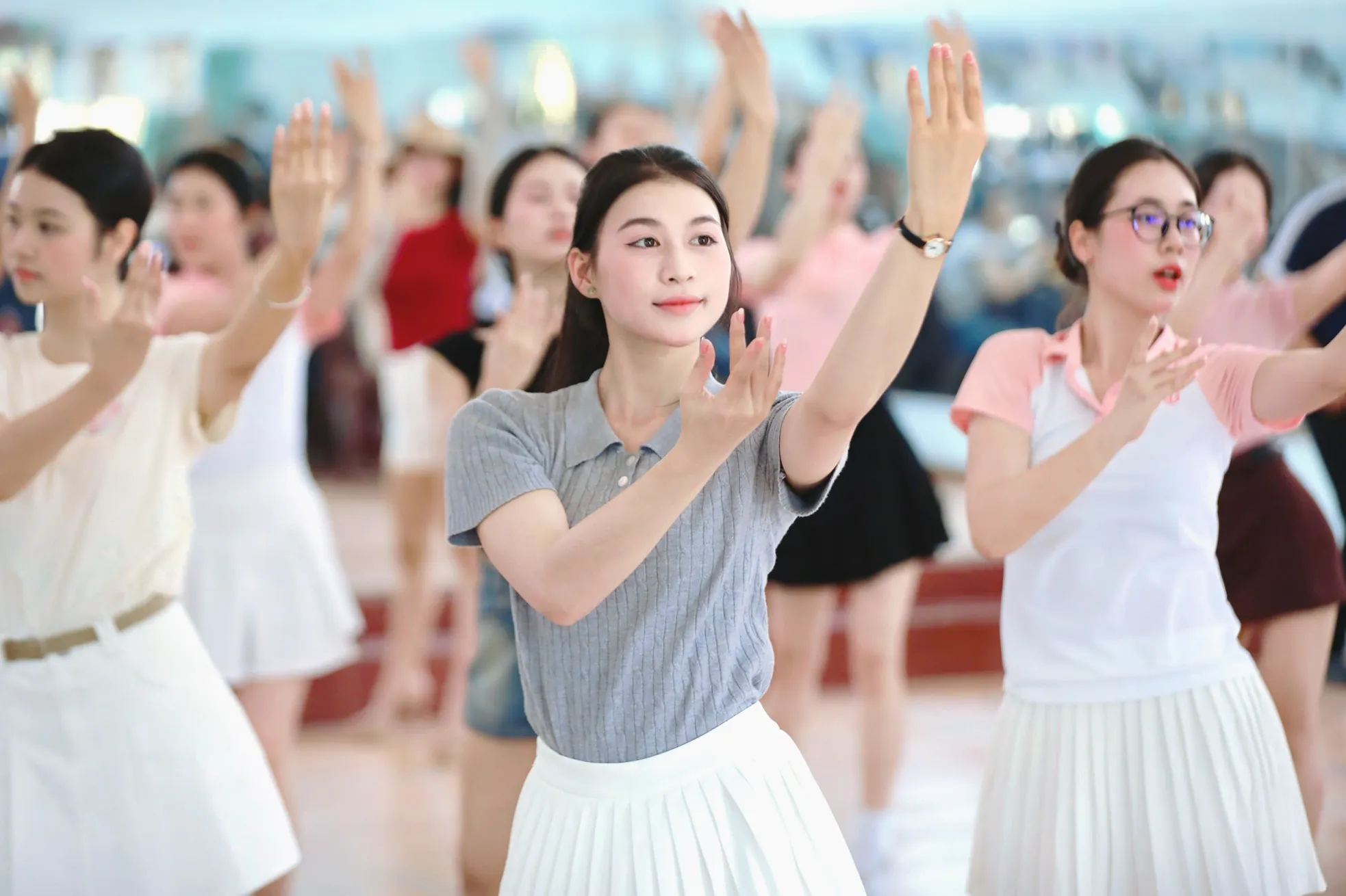 Cận nhan sắc 25 thí sinh Hoa hậu Việt Nam trước chung kết ảnh 1