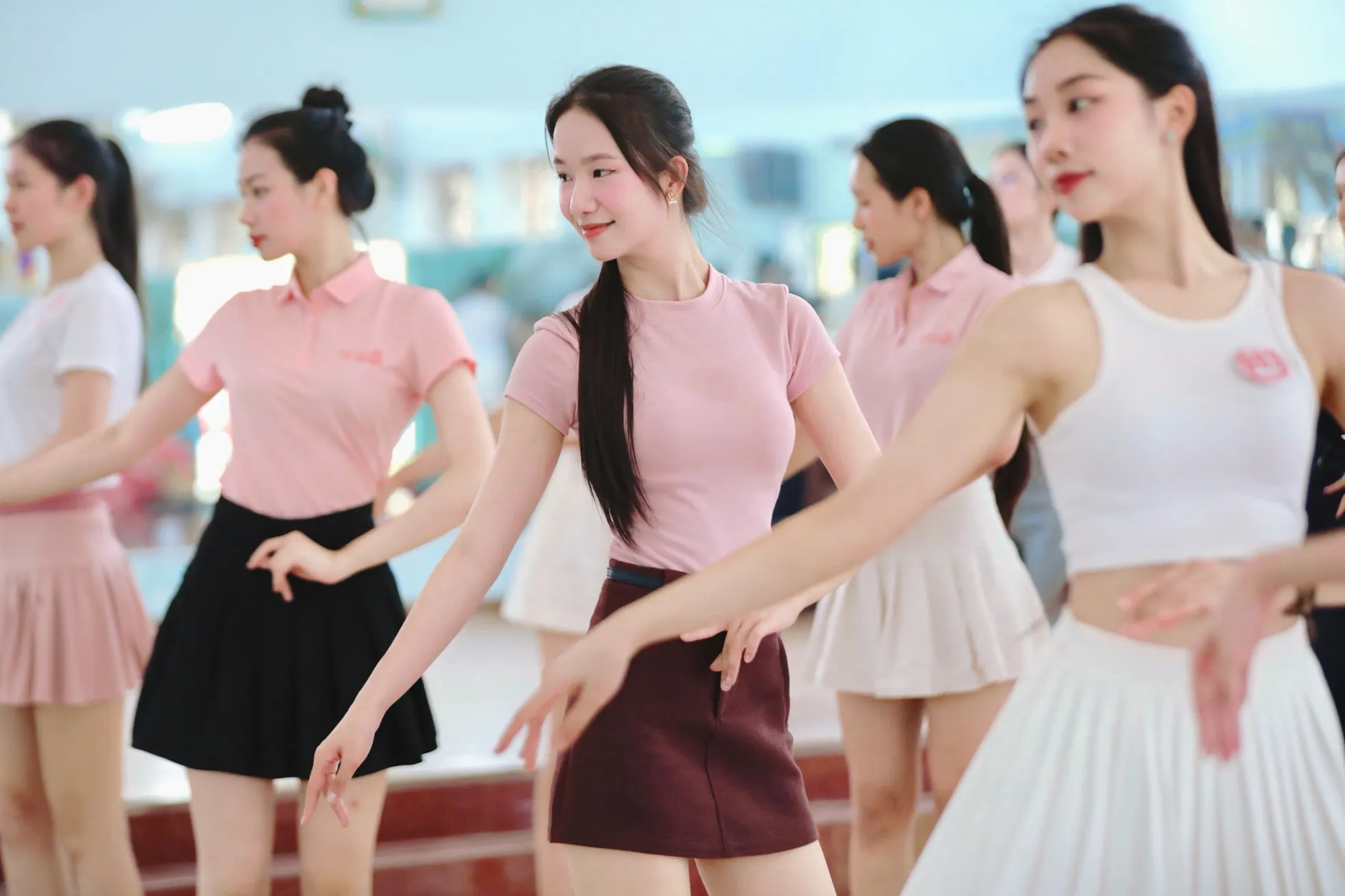Cận nhan sắc 25 thí sinh Hoa hậu Việt Nam trước chung kết ảnh 2