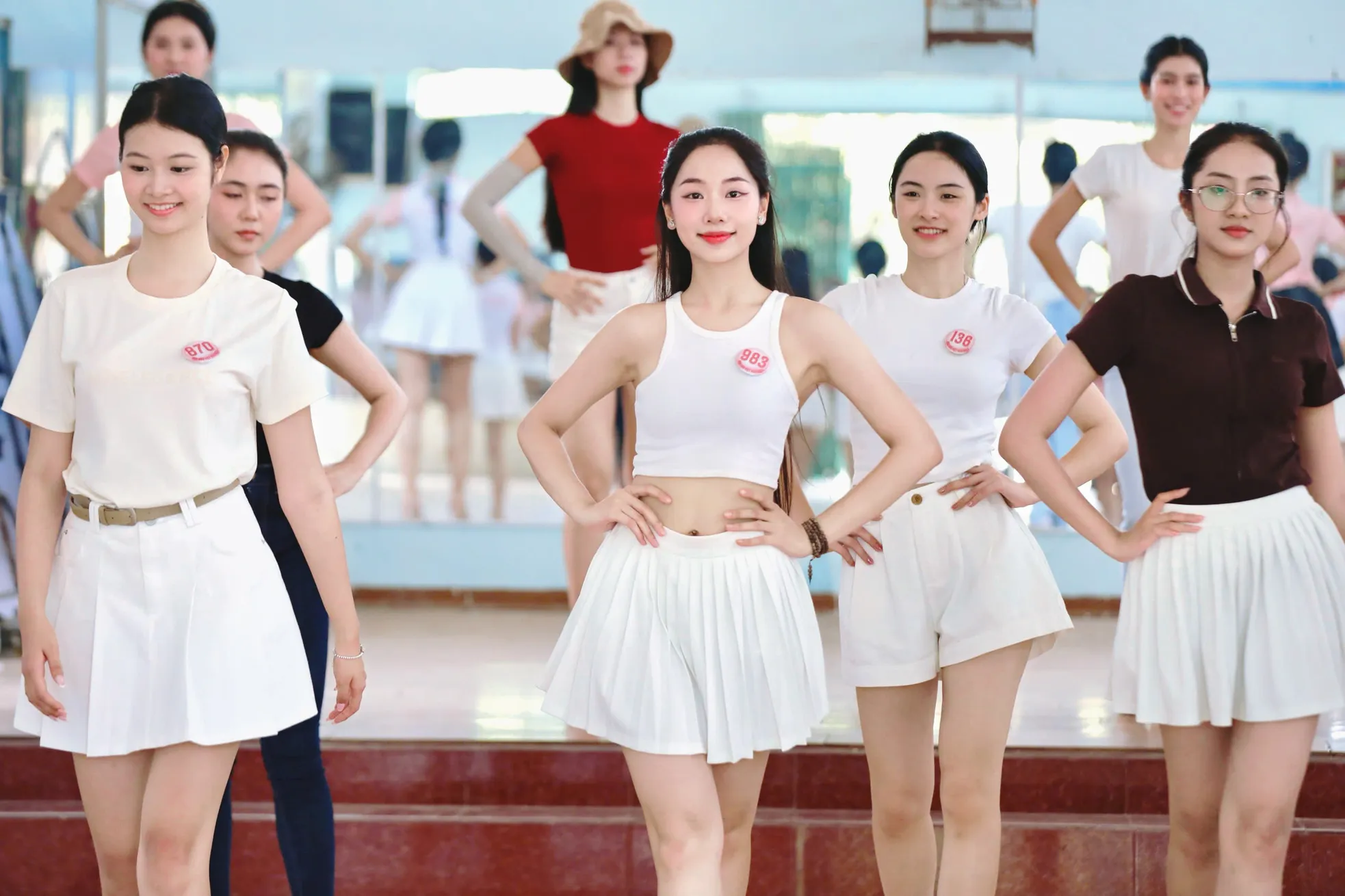 Cận nhan sắc 25 thí sinh Hoa hậu Việt Nam trước chung kết ảnh 22