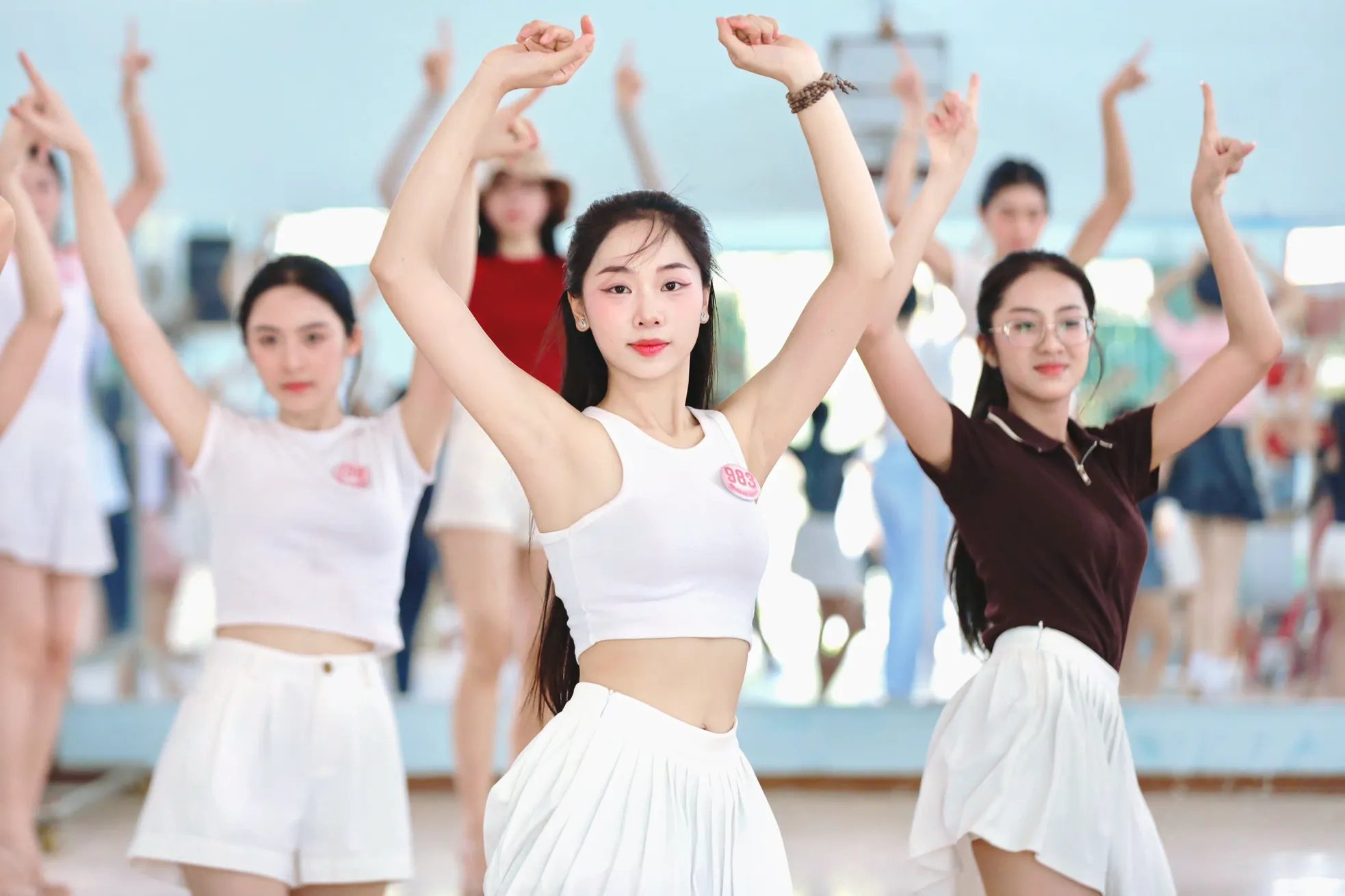 Cận nhan sắc 25 thí sinh Hoa hậu Việt Nam trước chung kết ảnh 13