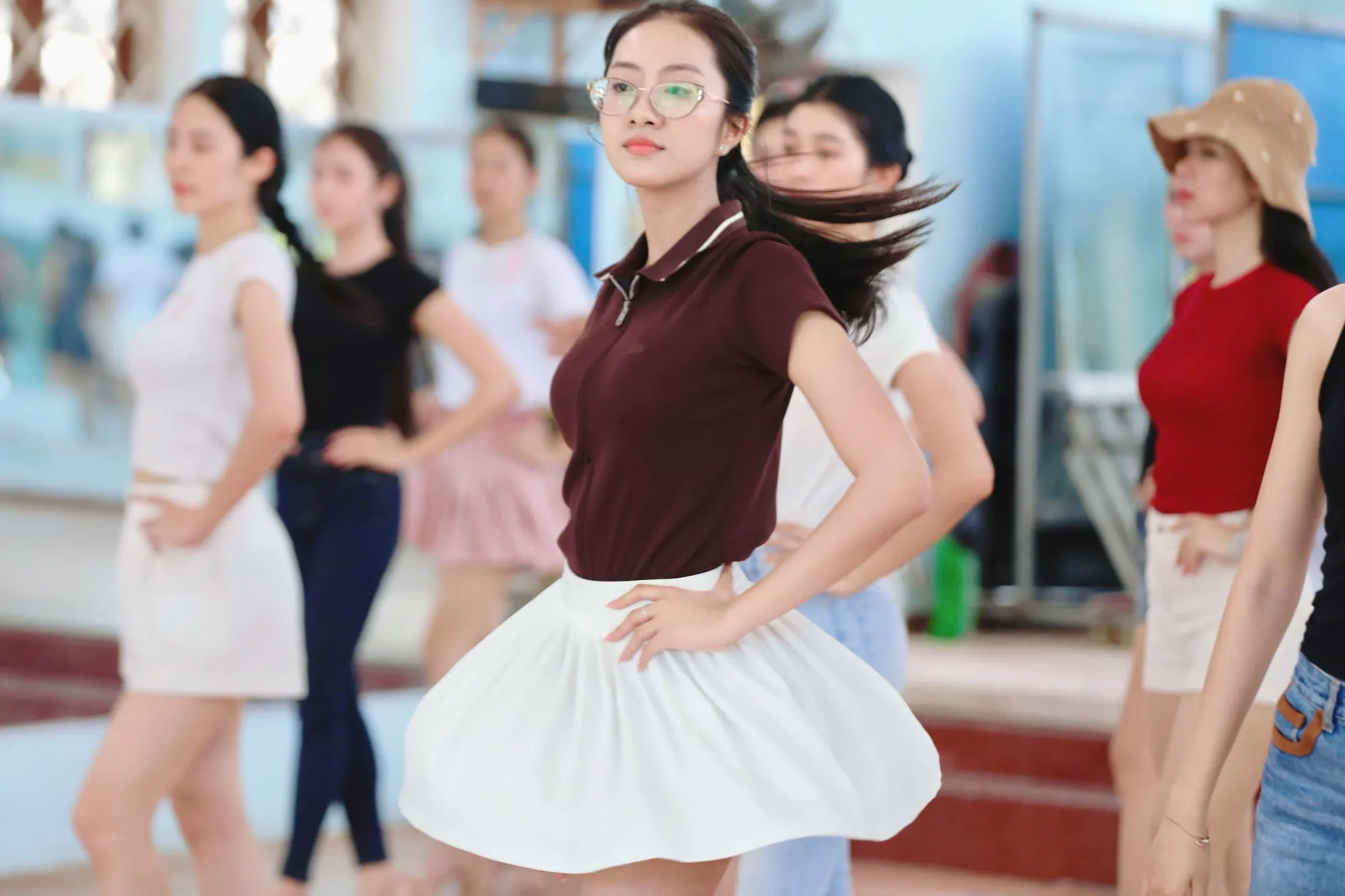Cận nhan sắc 25 thí sinh Hoa hậu Việt Nam trước chung kết ảnh 15