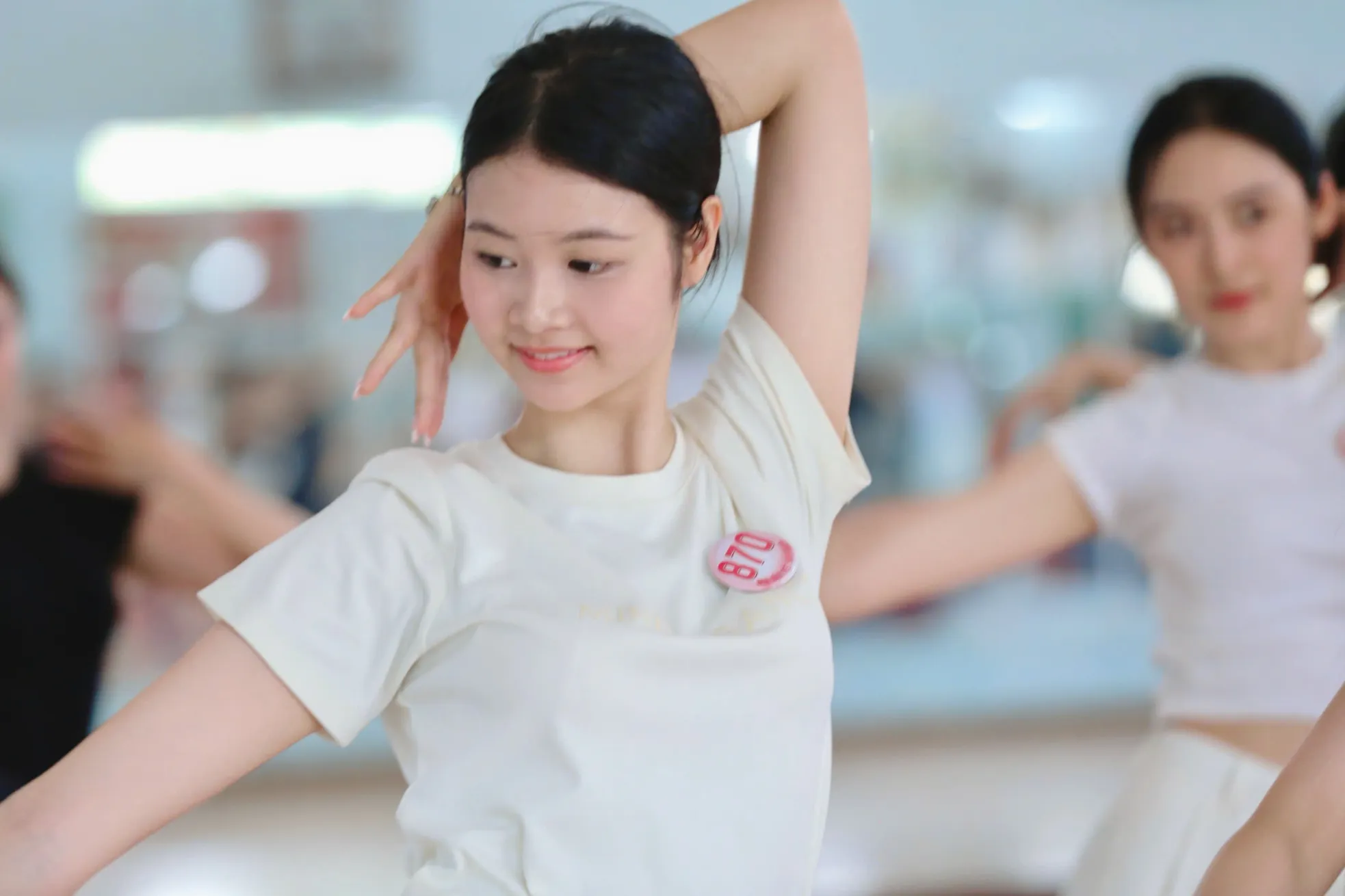 Cận nhan sắc 25 thí sinh Hoa hậu Việt Nam trước chung kết ảnh 11