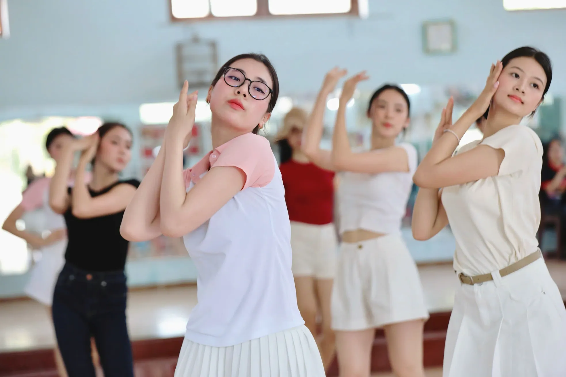 Cận nhan sắc 25 thí sinh Hoa hậu Việt Nam trước chung kết ảnh 19