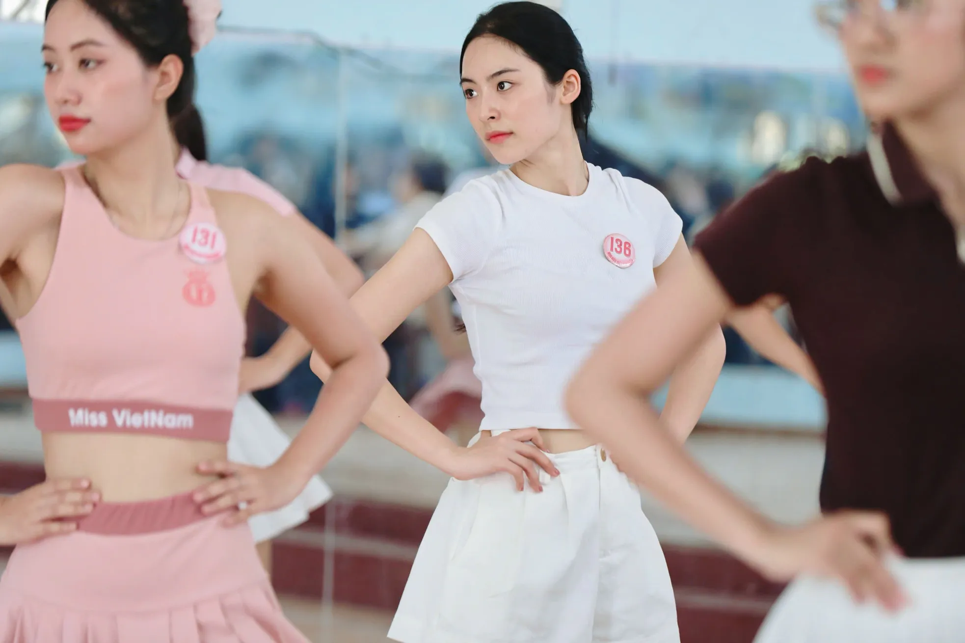 Cận nhan sắc 25 thí sinh Hoa hậu Việt Nam trước chung kết ảnh 20
