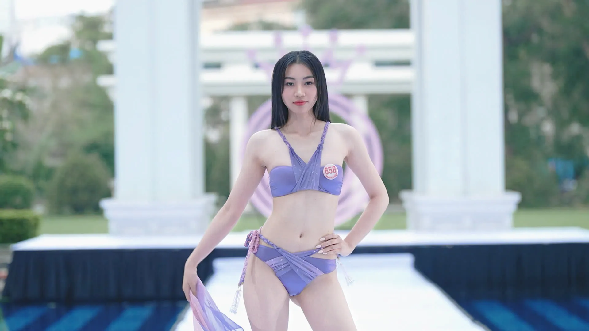 Vòng eo 57 cm của thí sinh Hoa hậu Việt Nam ảnh 2