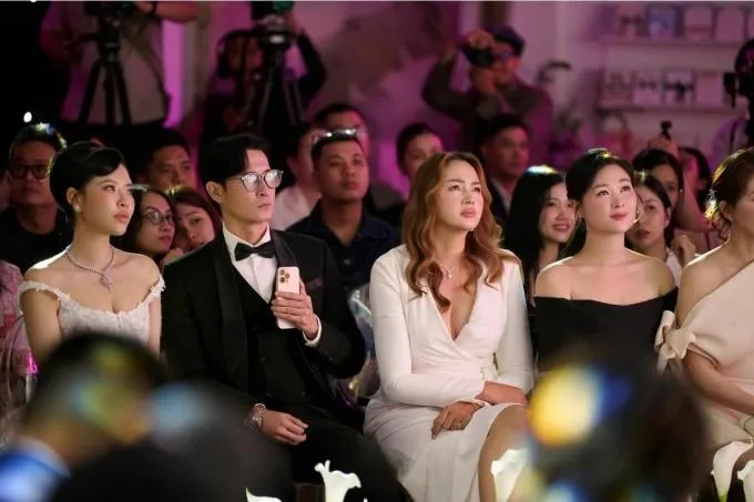 Showbiz 23/6: Huy Khánh và Mạc Anh Thư cùng xuất hiện sau ly hôn ảnh 1