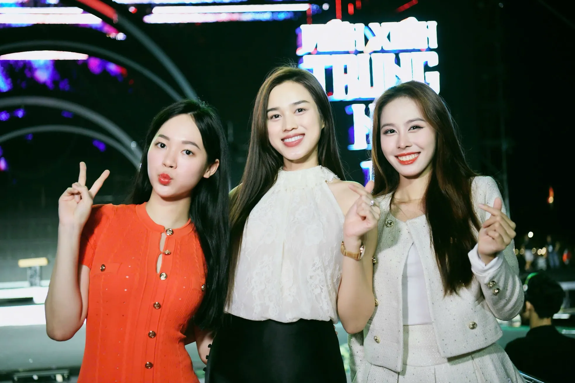 Hoa hậu Đỗ Thị Hà hội ngộ Á hậu Trịnh Thùy Linh, Ngọc Hằng ảnh 2